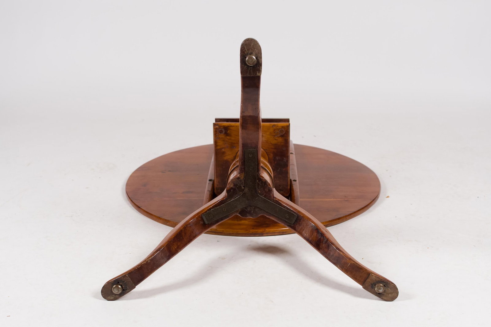 18TH C. CT QUEEN ANNE CHERRY TEA TABLE.  - 10
