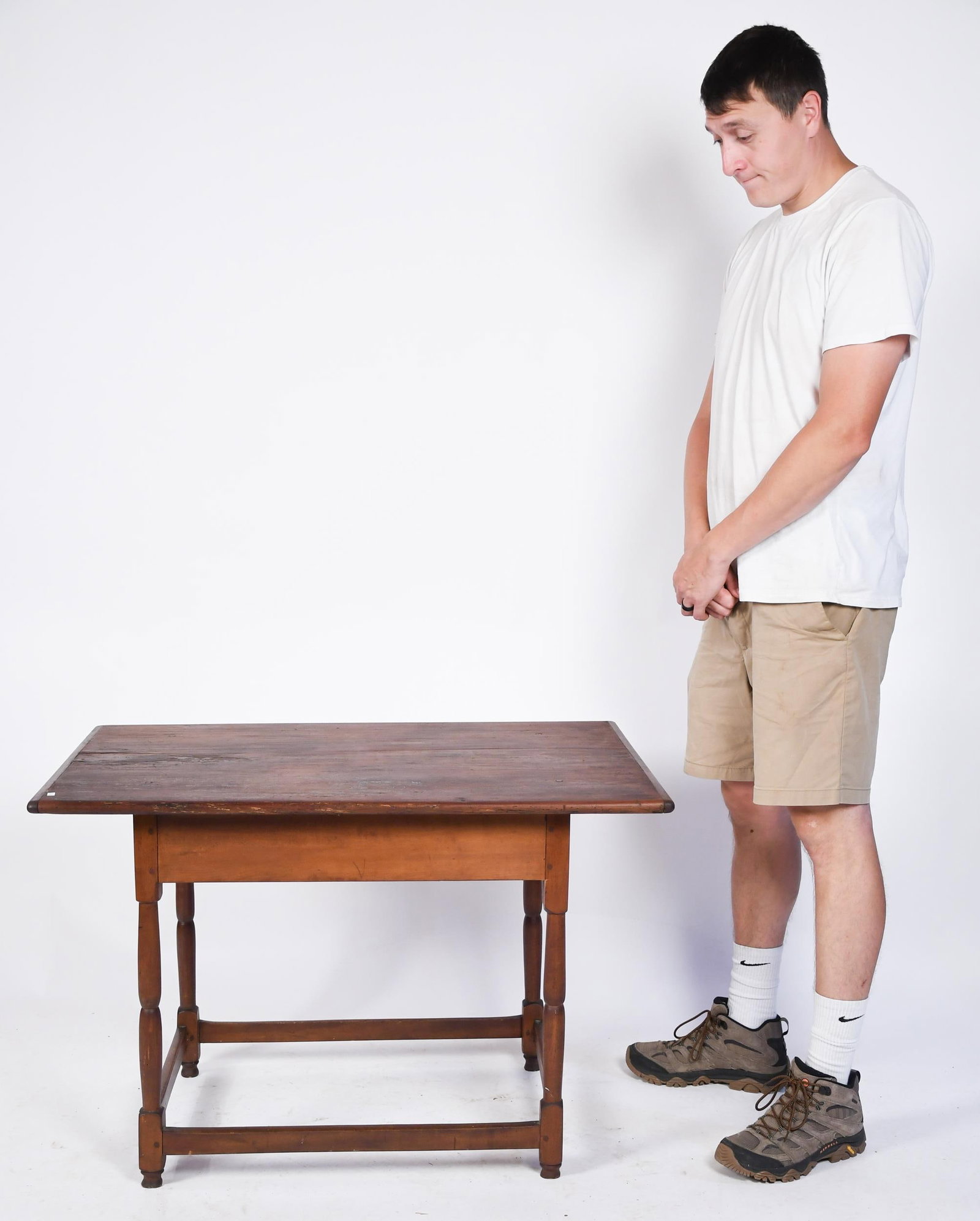 18TH C. STRETCHER BASE TAVERN TABLE. - 11