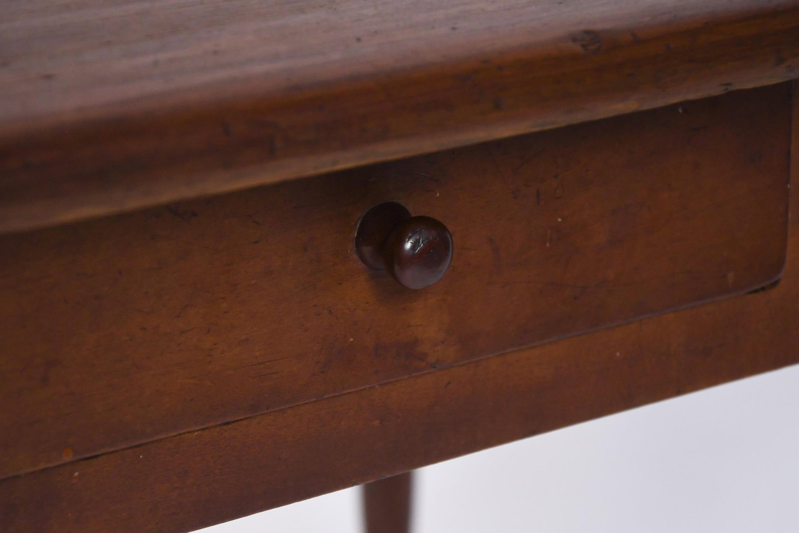 18TH C. STRETCHER BASE TAVERN TABLE. - 2