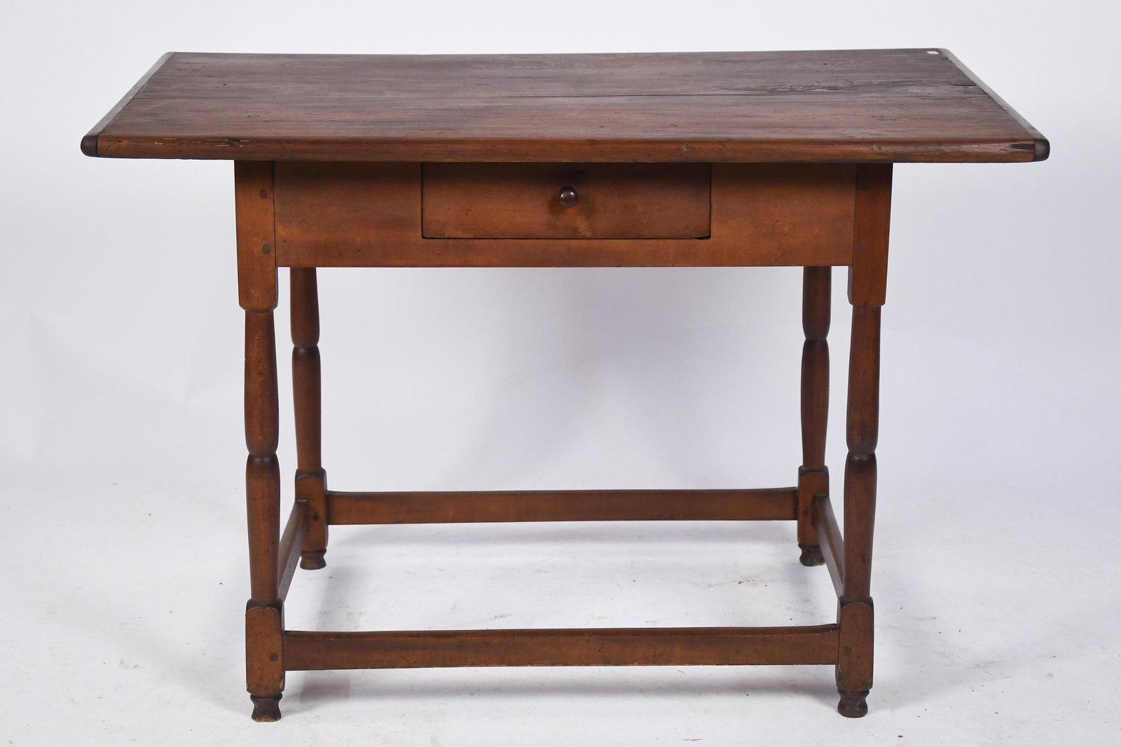 18TH C. STRETCHER BASE TAVERN TABLE. - 3