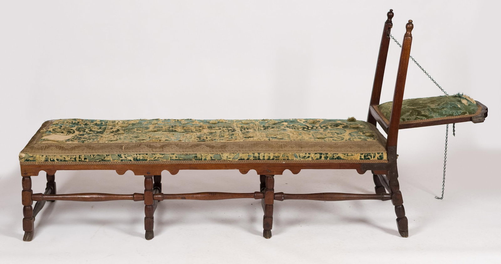 EARLY 18TH C. WILLIAM & MARY WALNUT DAY BED. - 3