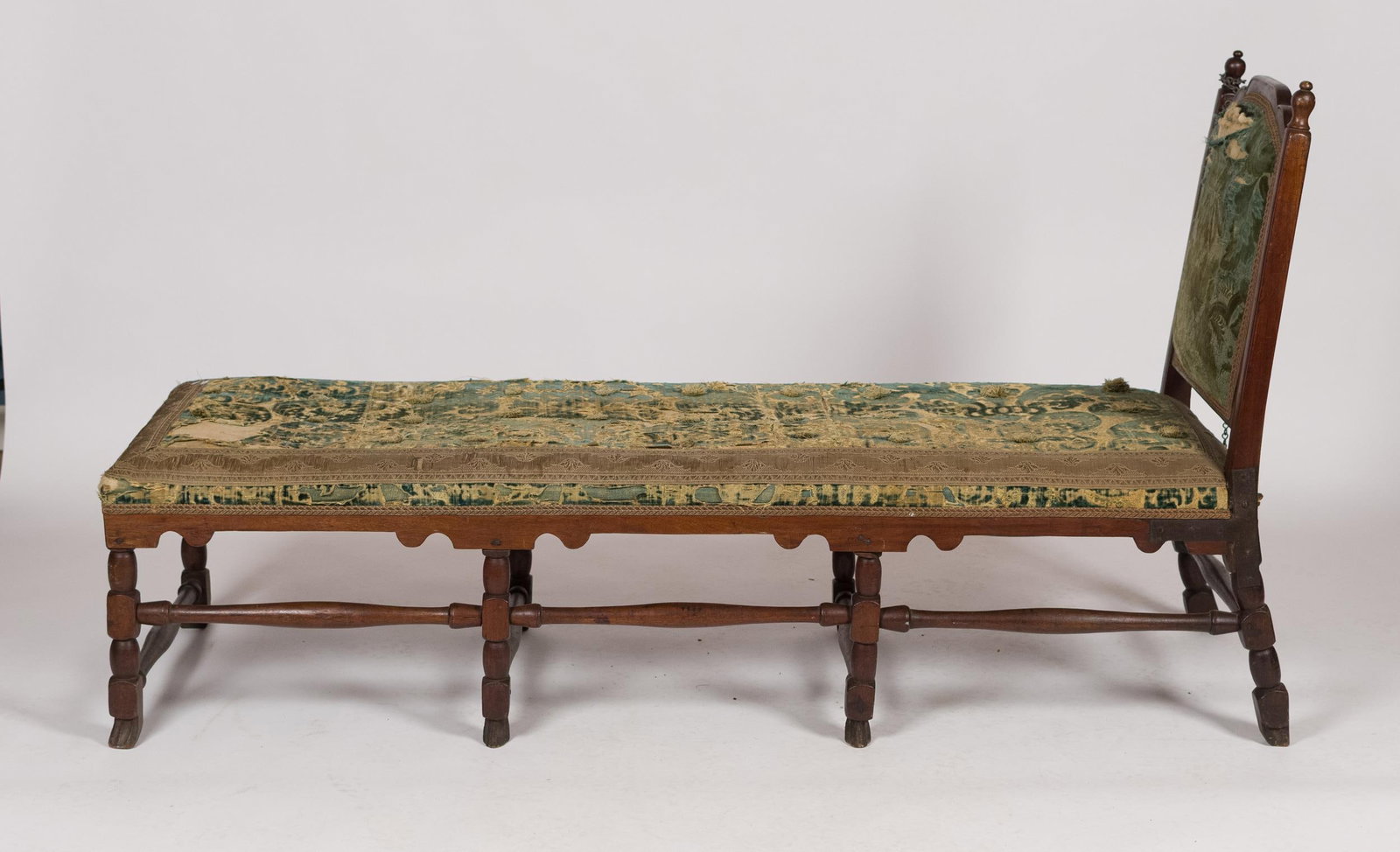 EARLY 18TH C. WILLIAM & MARY WALNUT DAY BED. - 4