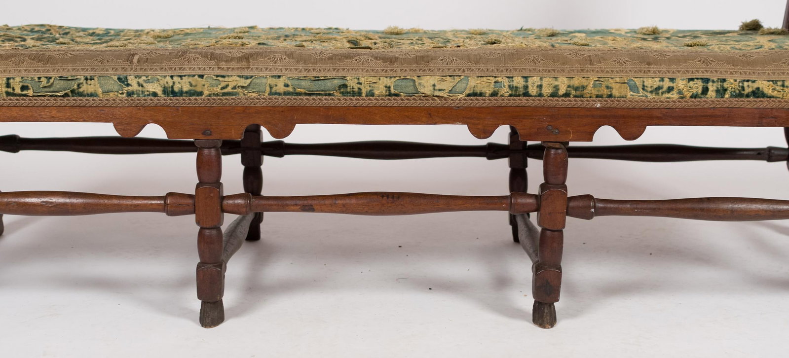 EARLY 18TH C. WILLIAM & MARY WALNUT DAY BED. - 6