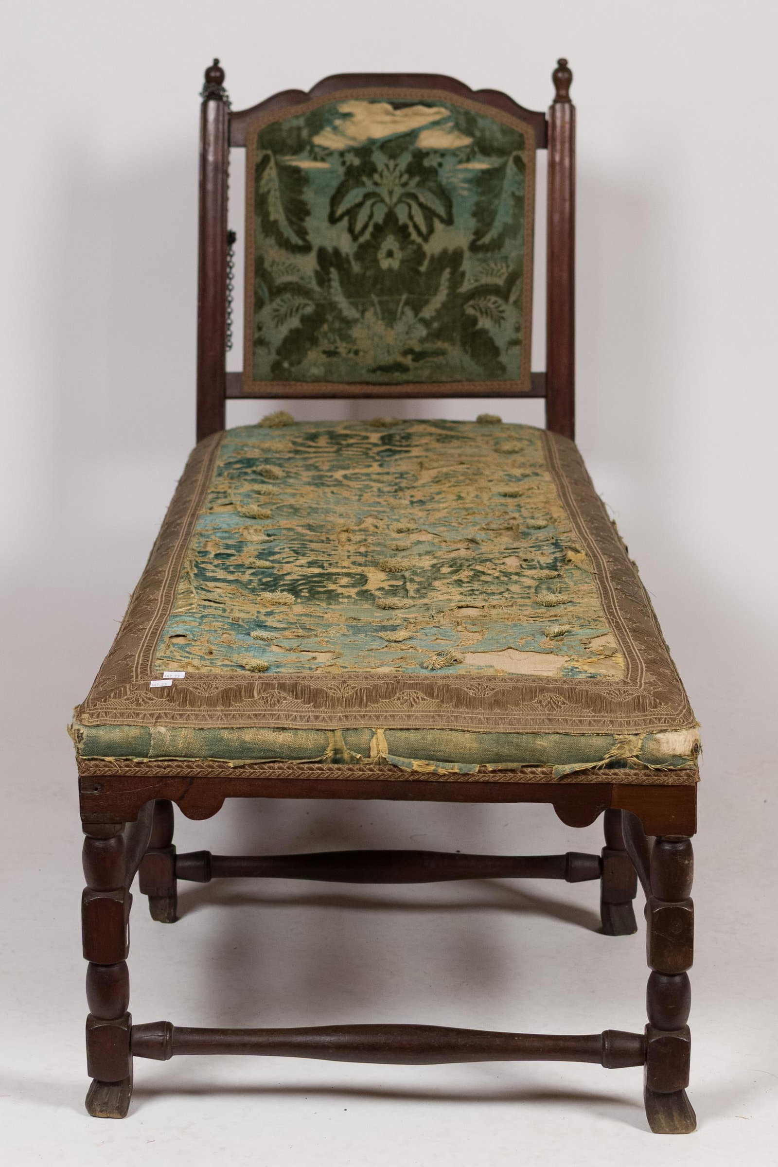 EARLY 18TH C. WILLIAM & MARY WALNUT DAY BED. - 8
