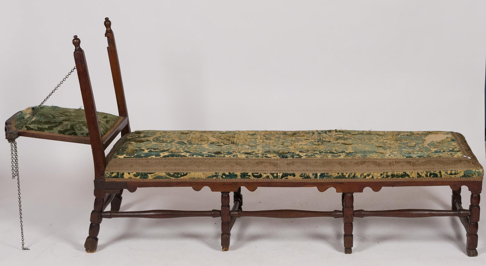 EARLY 18TH C. WILLIAM & MARY WALNUT DAY BED. - 9