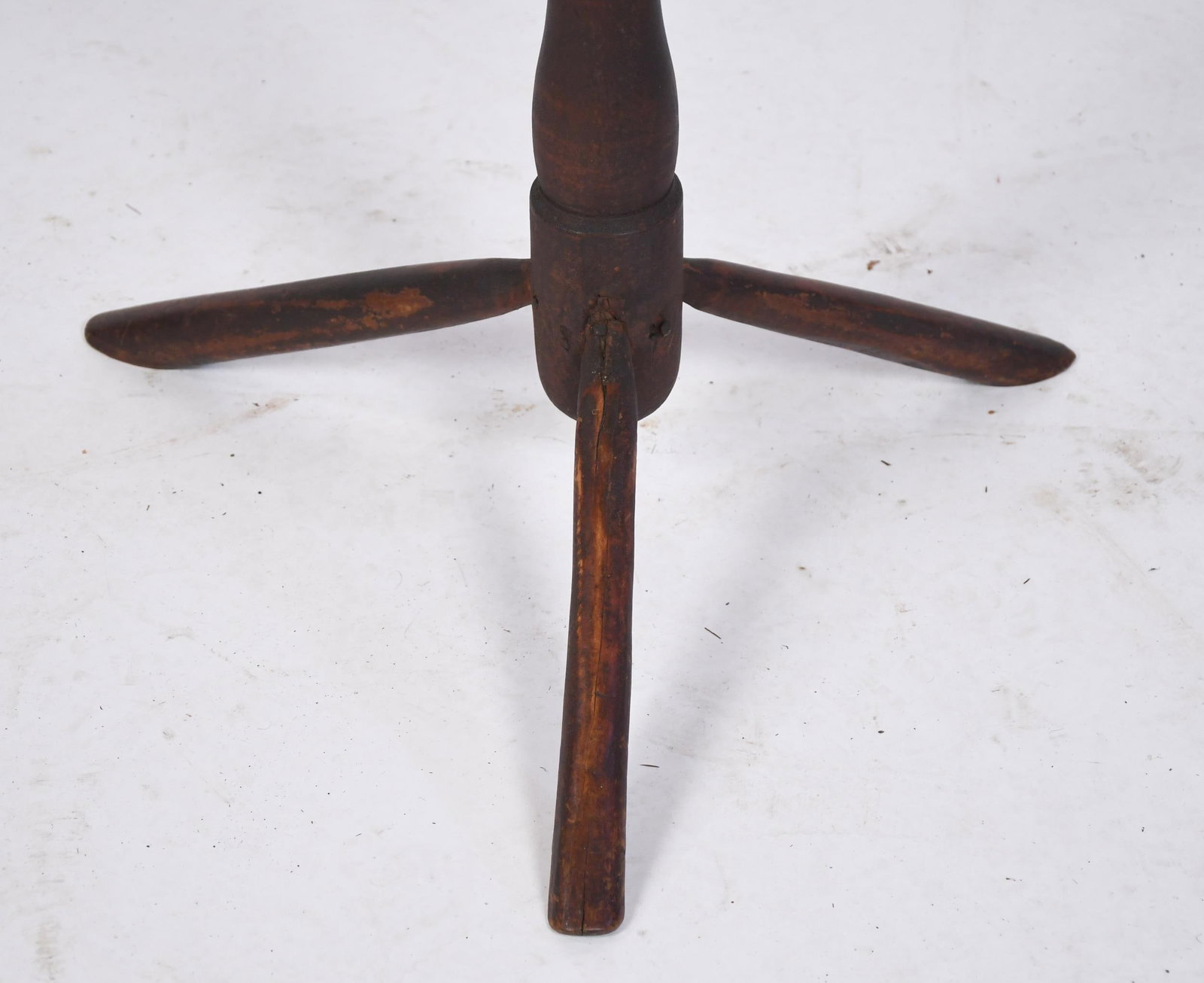 EARLY 19TH C. PRIMITIVE CANDLESTAND. - 2