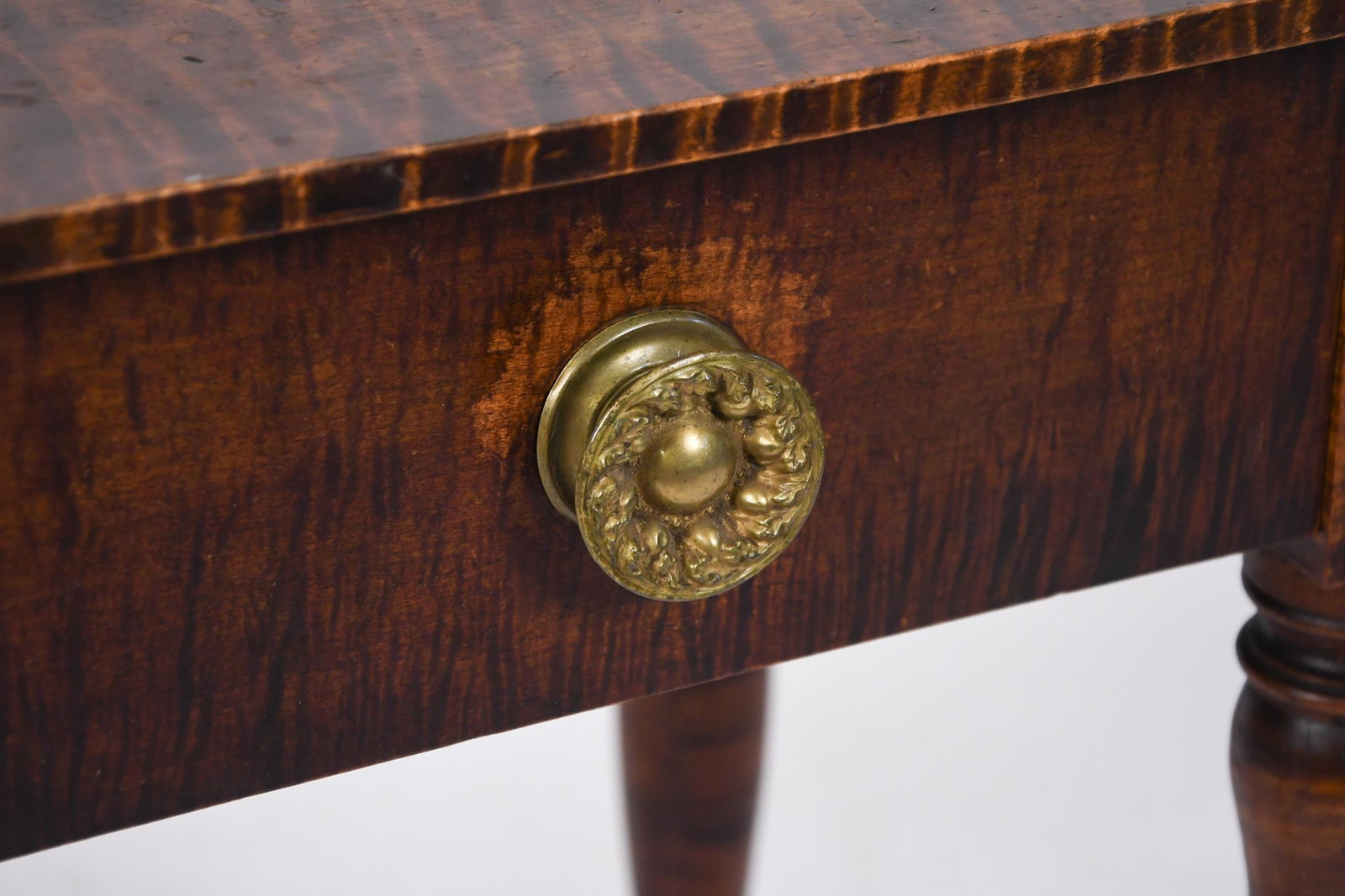 19TH C. TIGER MAPLE SHERATON STAND. - 2