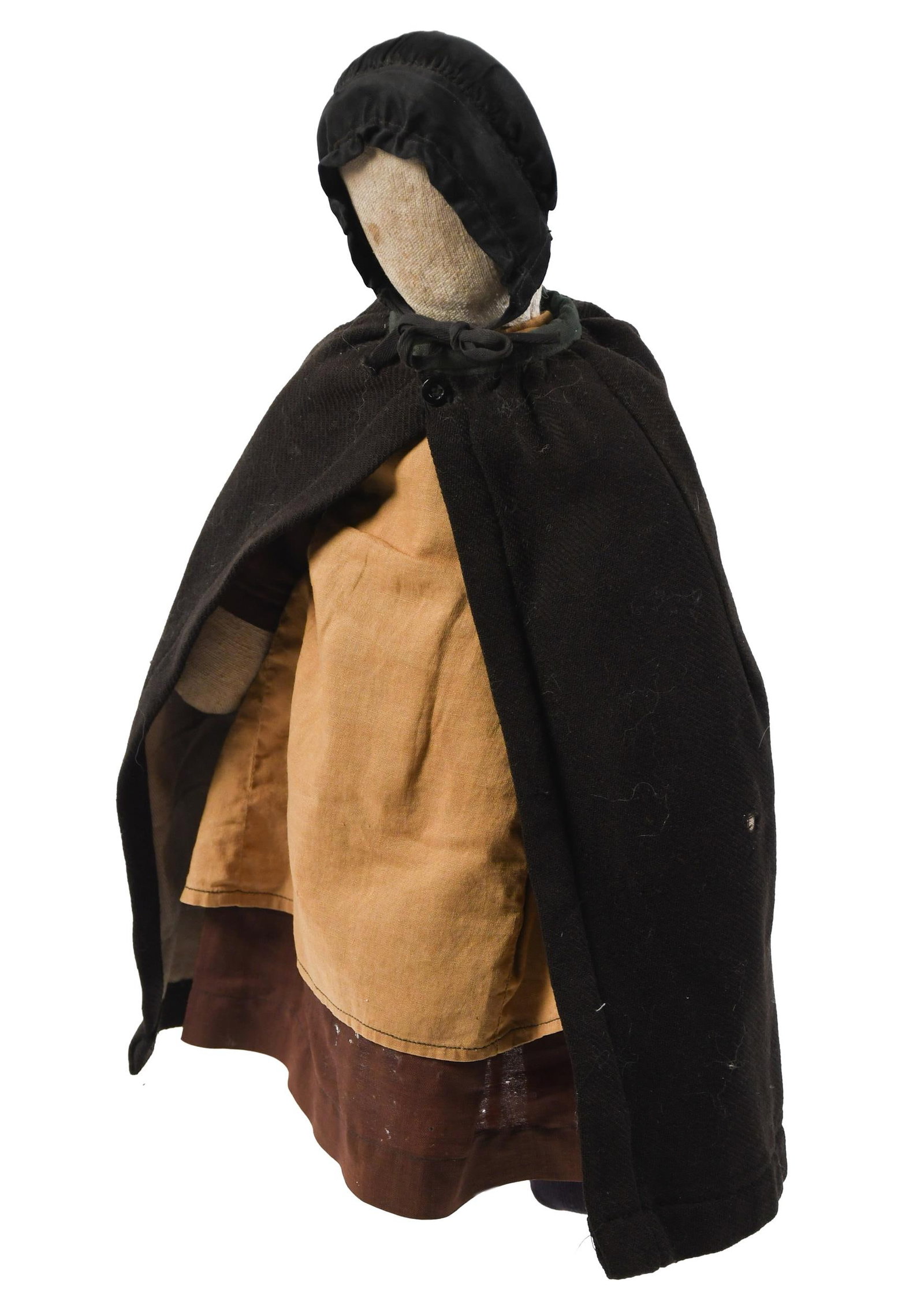 EARLY HANDMADE AMISH CLOTH DOLL. (1 of 8)