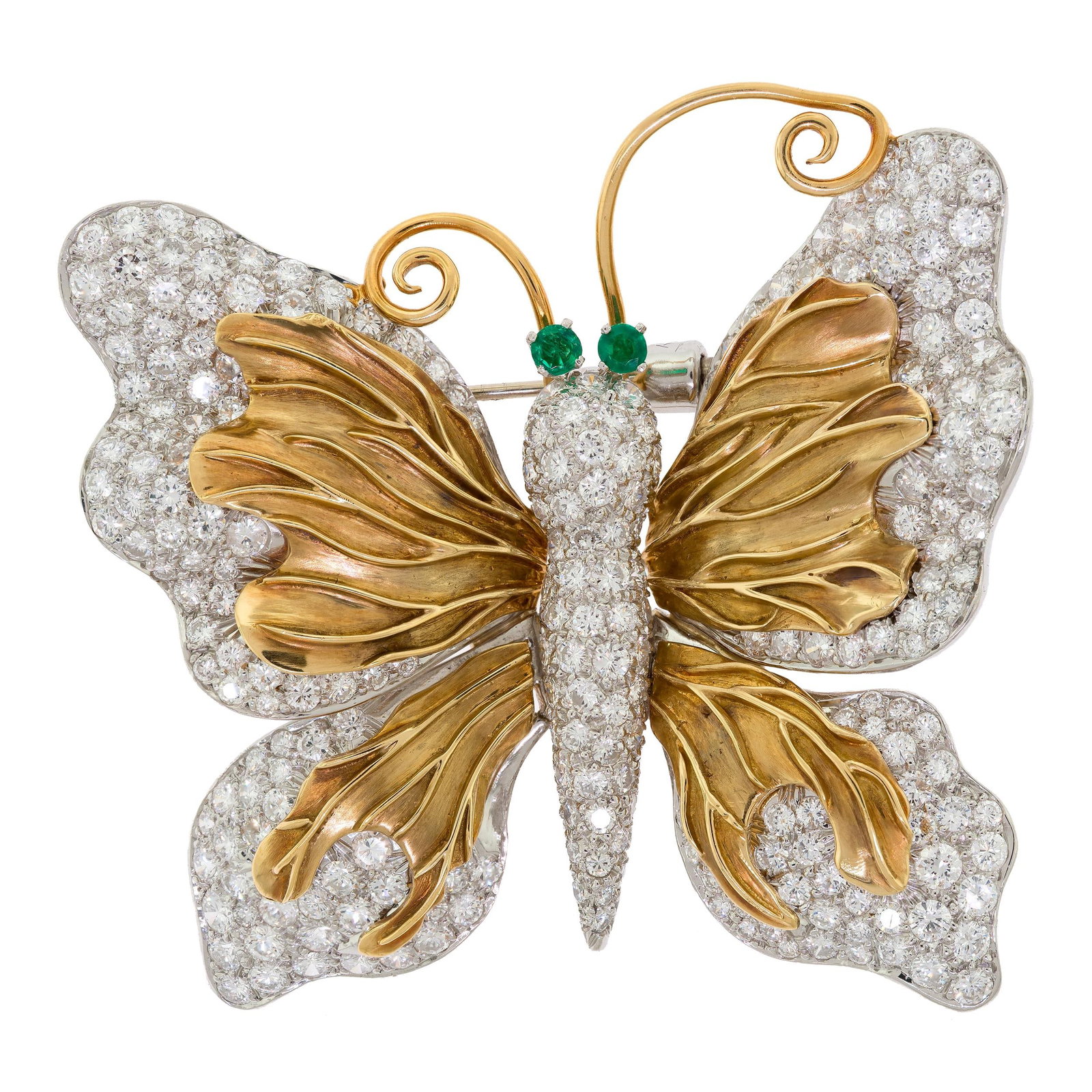 HAYS WORTHINGTON DIAMOND & EMERALD BUTTERFLY BROOCH.: A vintage, Hays Worthington, 18k yellow gold and platinum (tested), butterfly brooch, with double pin closure, set with approx. 6.0 ct. tw., round brilliant cut, natural diamonds of G-H color and VS
