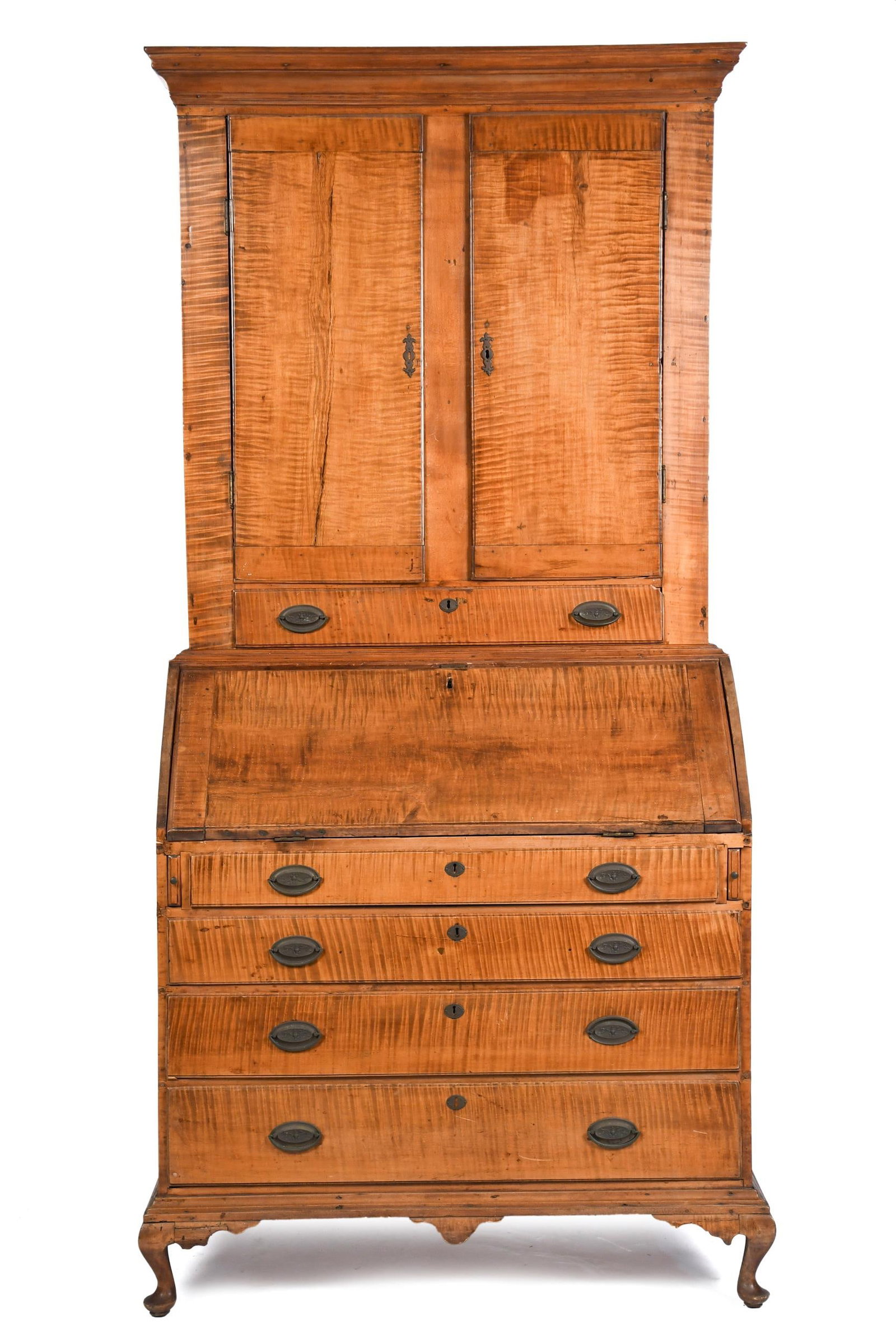 18TH C. NE QUEEN ANNE TIGER MAPLE SECRETARY.: A ca. 1760 New England Queen Anne tiger maple secretary desk and bookcase, likely Connecticut. In two parts, the upper section with a molded cornice above two paneled doors opening to two fixed