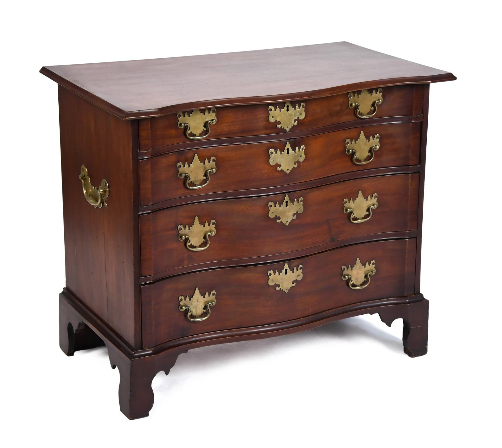 FINE CHIPPENDALE MA BLOCKED END SERPENTINE CHEST. (1 of 13)