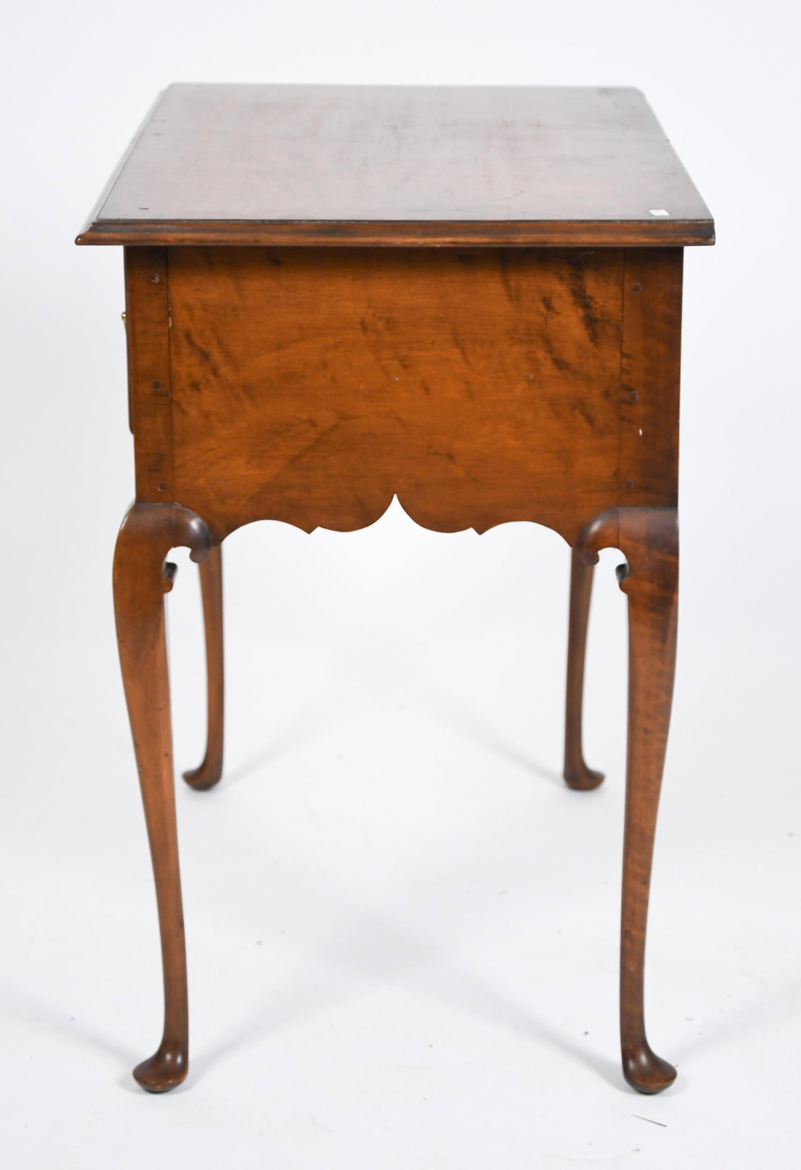 19TH C. CURLY MAPLE QUEEN ANNE DRESSING TABLE. - 10