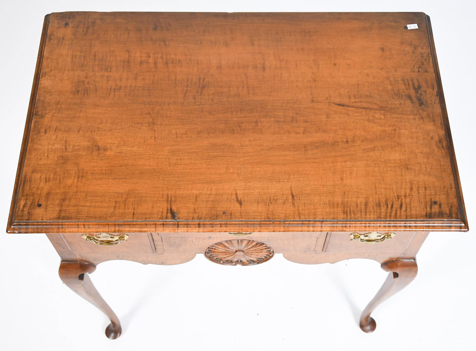 19TH C. CURLY MAPLE QUEEN ANNE DRESSING TABLE. - 2