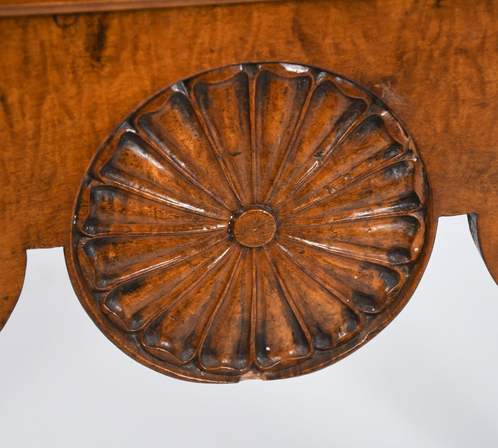 19TH C. CURLY MAPLE QUEEN ANNE DRESSING TABLE. - 3