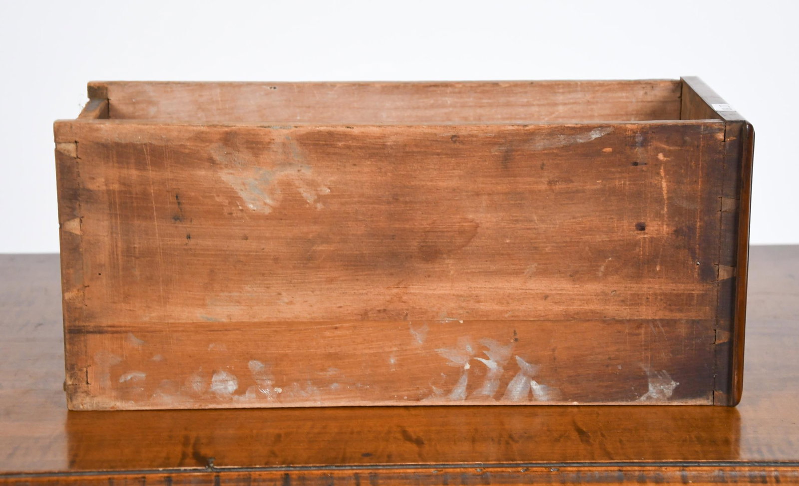 19TH C. CURLY MAPLE QUEEN ANNE DRESSING TABLE. - 6