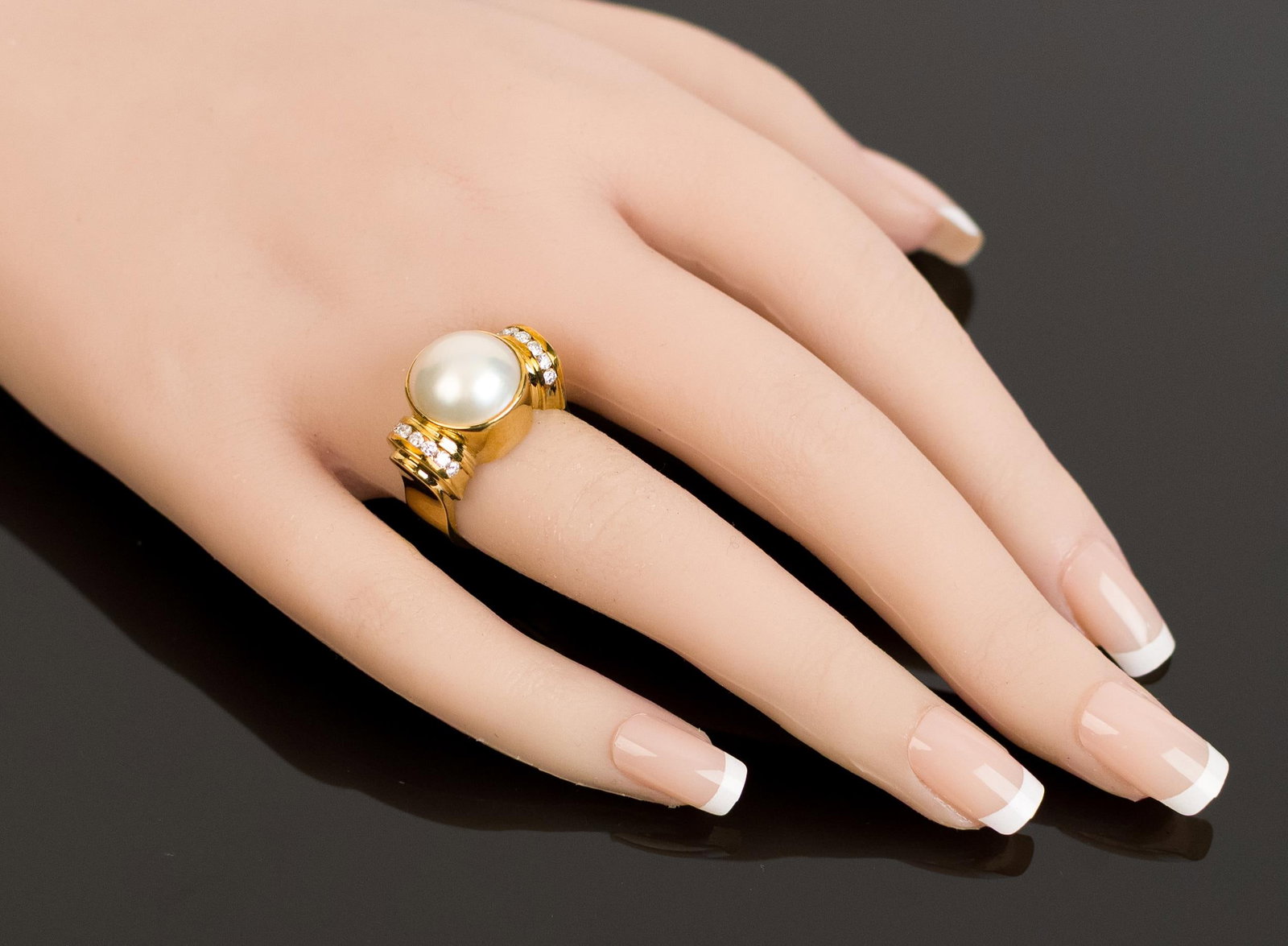 LAGOS 18K GOLD MABE PEARL & DIAMOND RING. - 12