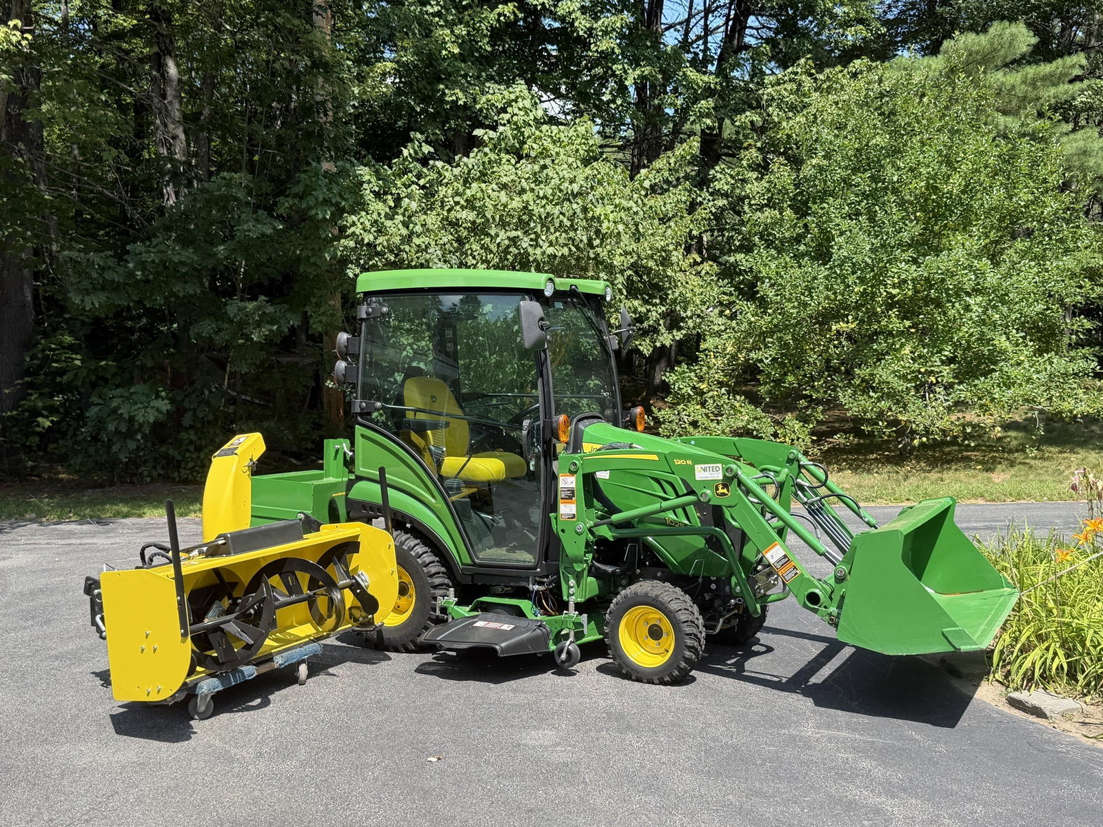 2025 JOHN DEERE 1025R 4X4 DIESEL TRACTOR PACKAGE.: A like new, single owner 2025 John Deere 1025R 4x4, diesel tractor with a conditioned closed cab, front end loader, and front mounted snowblower. 72 hours.