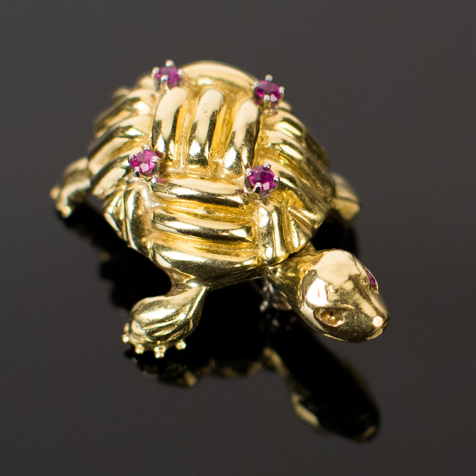 VINTAGE 18K GOLD RUBY TORTOISE PIN. - 3