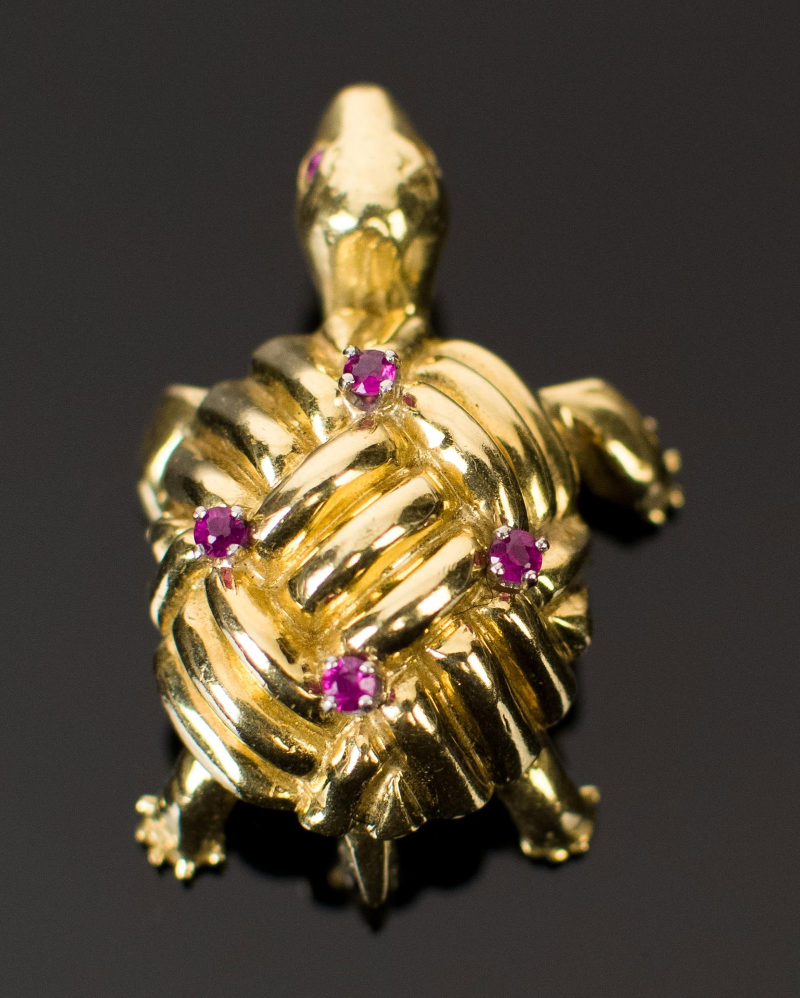 VINTAGE 18K GOLD RUBY TORTOISE PIN. - 4