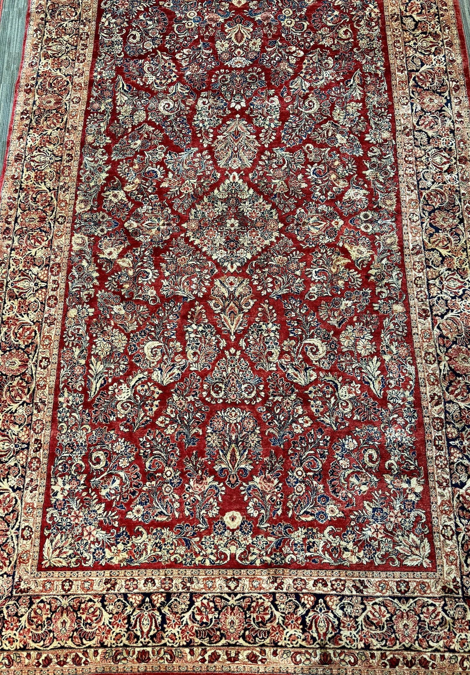 VINTAGE PERSIAN SAROUK PALACE SIZE RUG. (1 of 7)