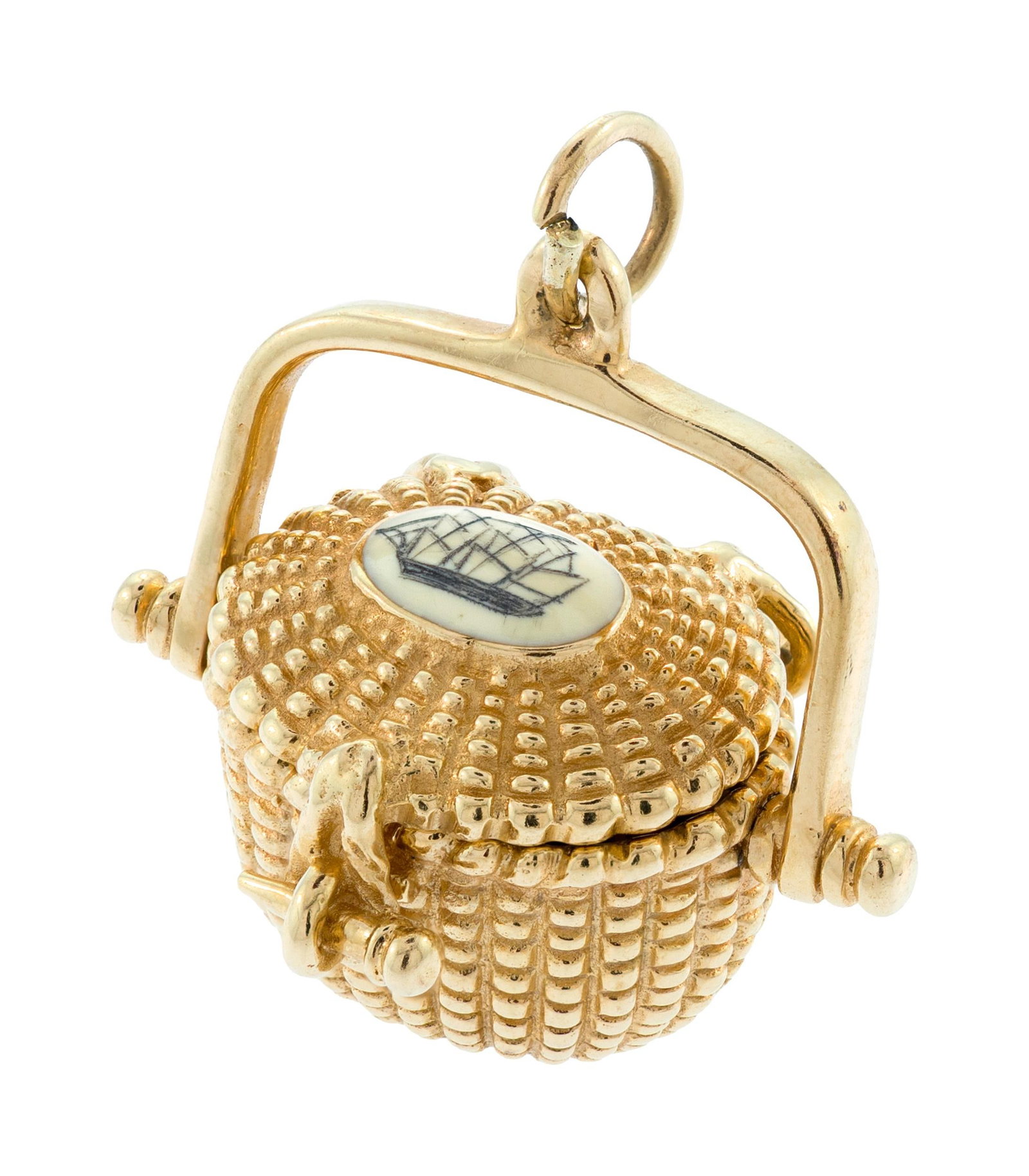 SIGNED GLENAAN 14K GOLD NANTUCKET BASKET W/ PENNY.: A signed, Glenaan, marked 1977, 14k yellow gold (stamped), Nantucket lightship basket pendant or charm with scrimshaw ship on lid, including the ”good luck” penny inside, 1 inch long