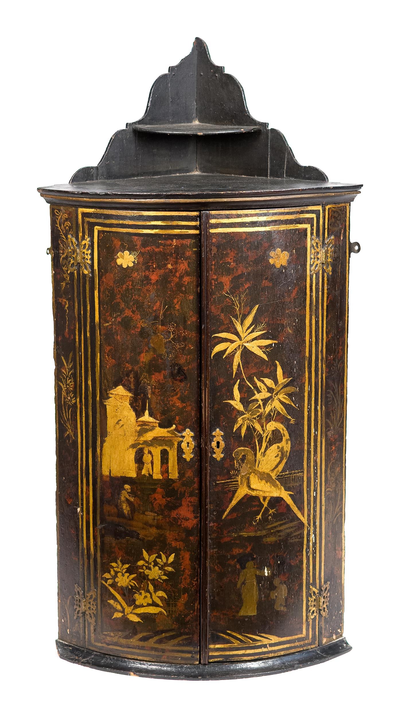 EARLY 19TH C. ENGLISH CHINOISERIE HANGING CABINET.: A ca. 1800 English oak hanging corner cabinet with gilt highlighted chinoiserie decoration. 46.5”H x 24”W x 16”D.