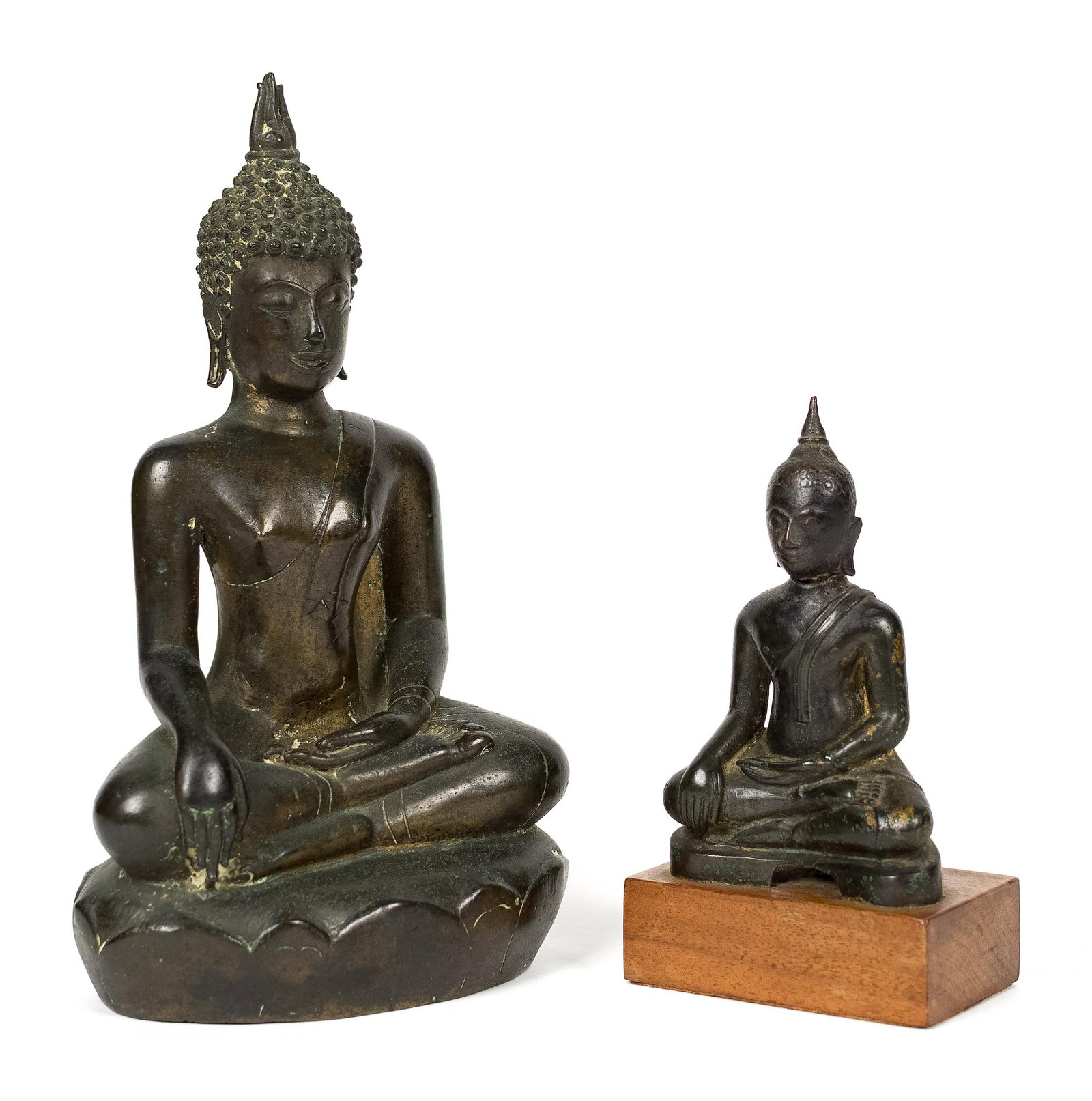 TWO ANTIQUE THAI BRONZE SEATED BUDDHAS. (1 of 11)