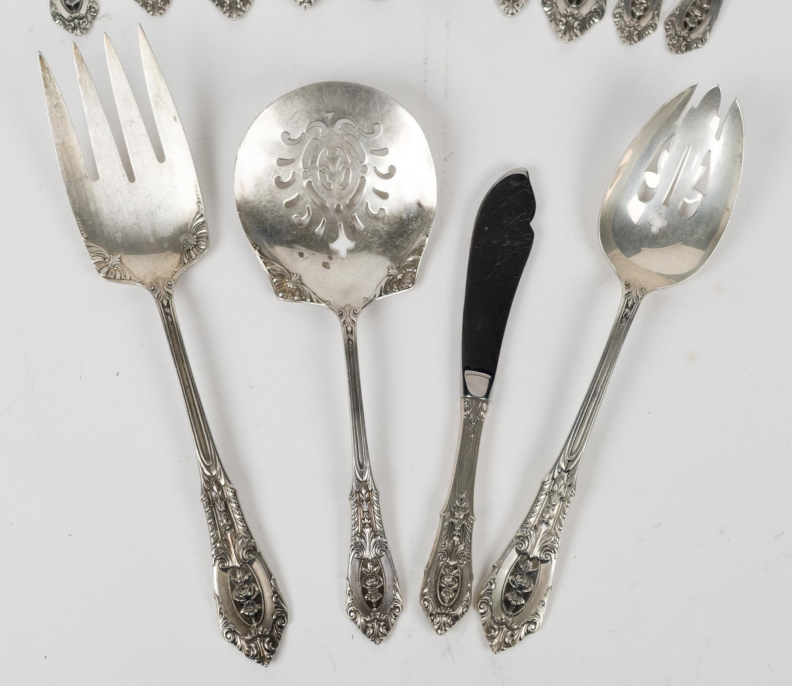 REED AND BARTON FLATWARE SET, 115PCS - 8