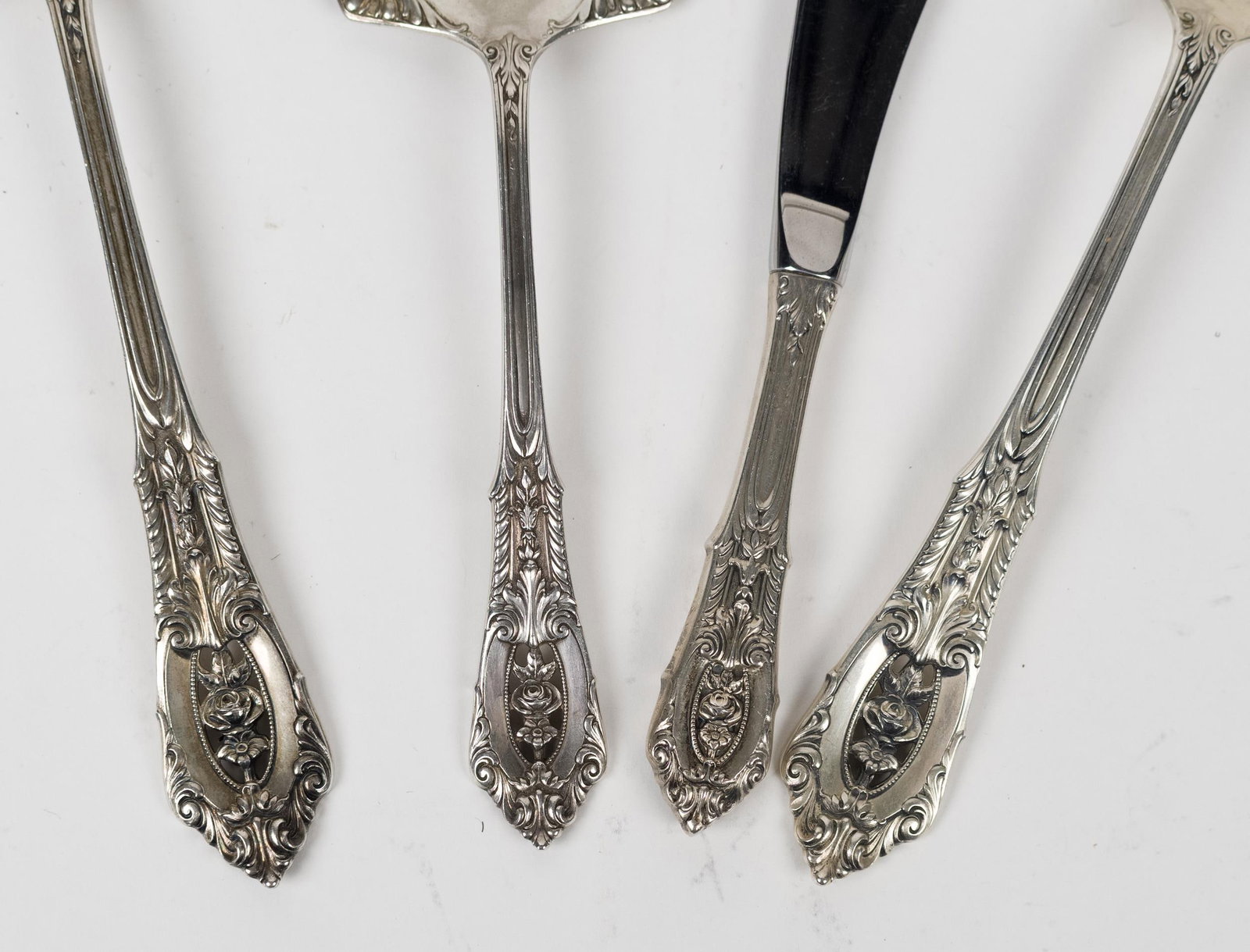REED AND BARTON FLATWARE SET, 115PCS - 9