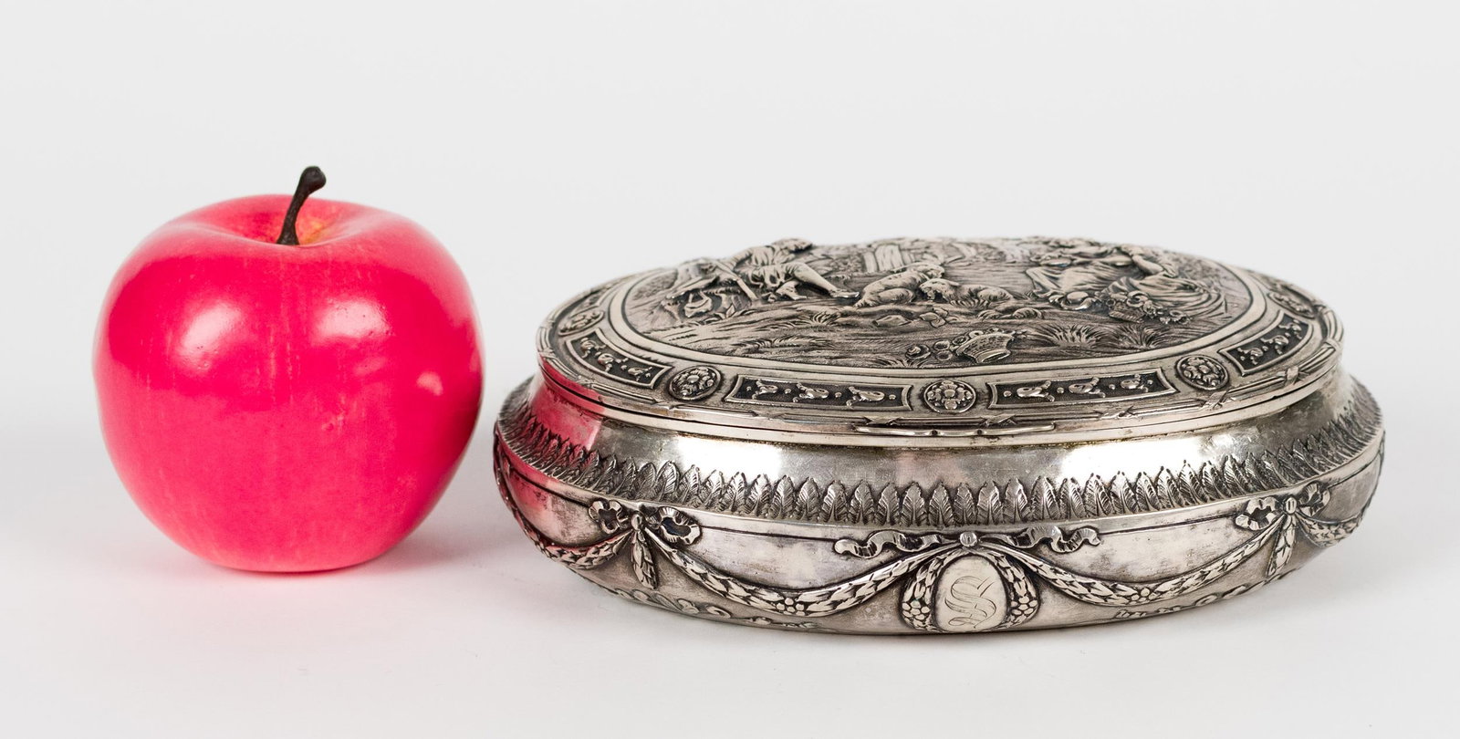 ANTIQUE CONTINENTAL SILVER BOX. - 12