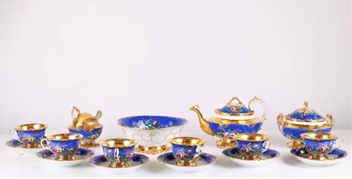 Tea set. 16 pieces: six tea cup and saucer sets, one