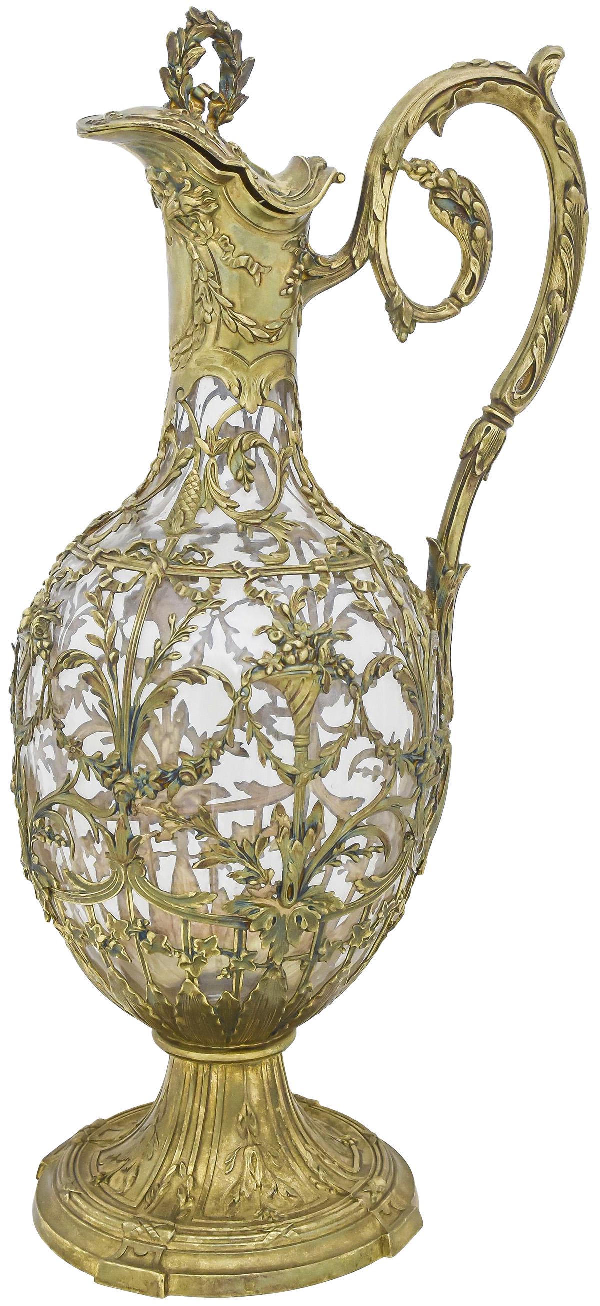 Decanter in Augustan Classicism. - France, 19th-20th cent.. - 15Ñ…10Ñ…32 cm. (1 of 3)