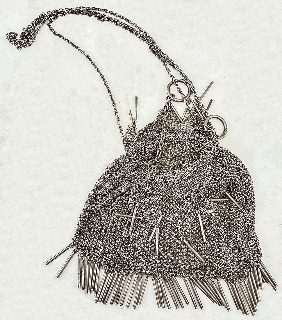 Russian silver theatrical purse 'pouch'. - Russia, 1908-1917. - 13x12 cm; Chain length: 20 cm; 275 (1 of 4)