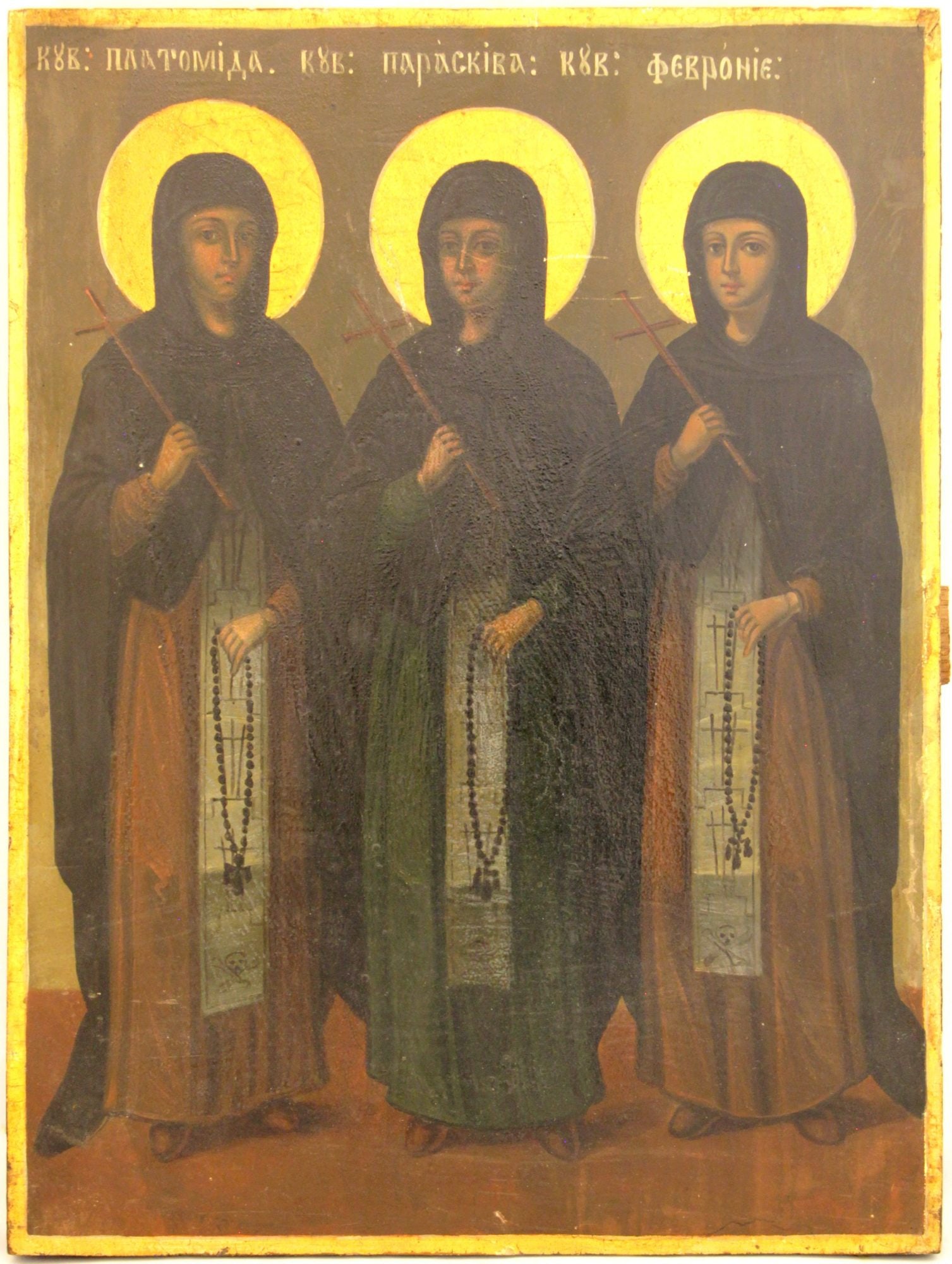 Russian icon "Saints Platomida, Paraskeve and Fevronia". - Russia, 19th century. - 36x27 cm.: Russian icon "Saints Platomida, Paraskeve and Fevronia". - Russia, 19th century. - 36x27 cm. Oil on wood; levkas, gilding.