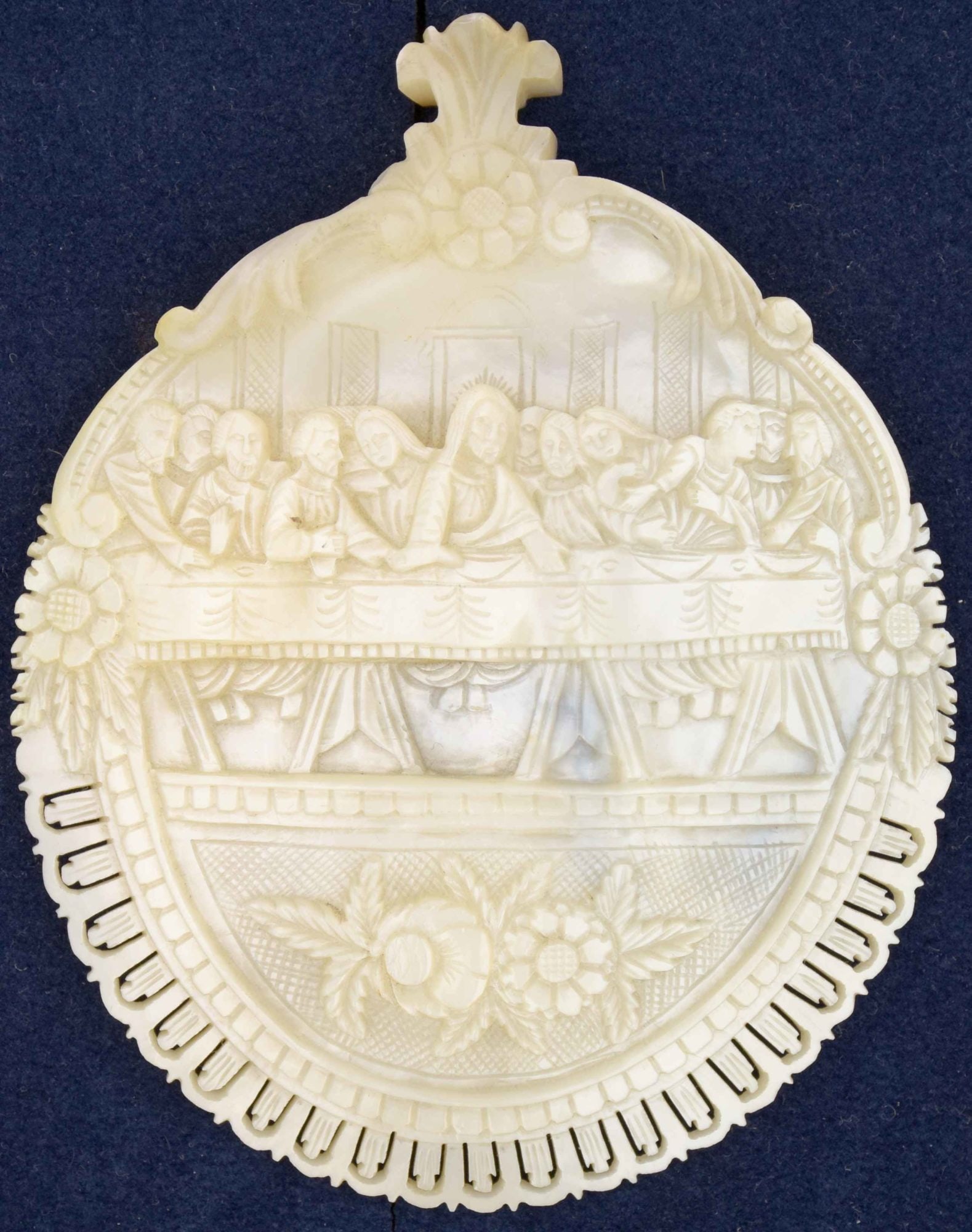 [Rare] Russian mother-of-pearl icon "Last Supper". - Russia, 19th century. - 9x12 cm.: [Rare] Russian mother-of-pearl icon "Last Supper". - Russia, 19th century. - 9x12 cm. Mother-of-pearl; carving.