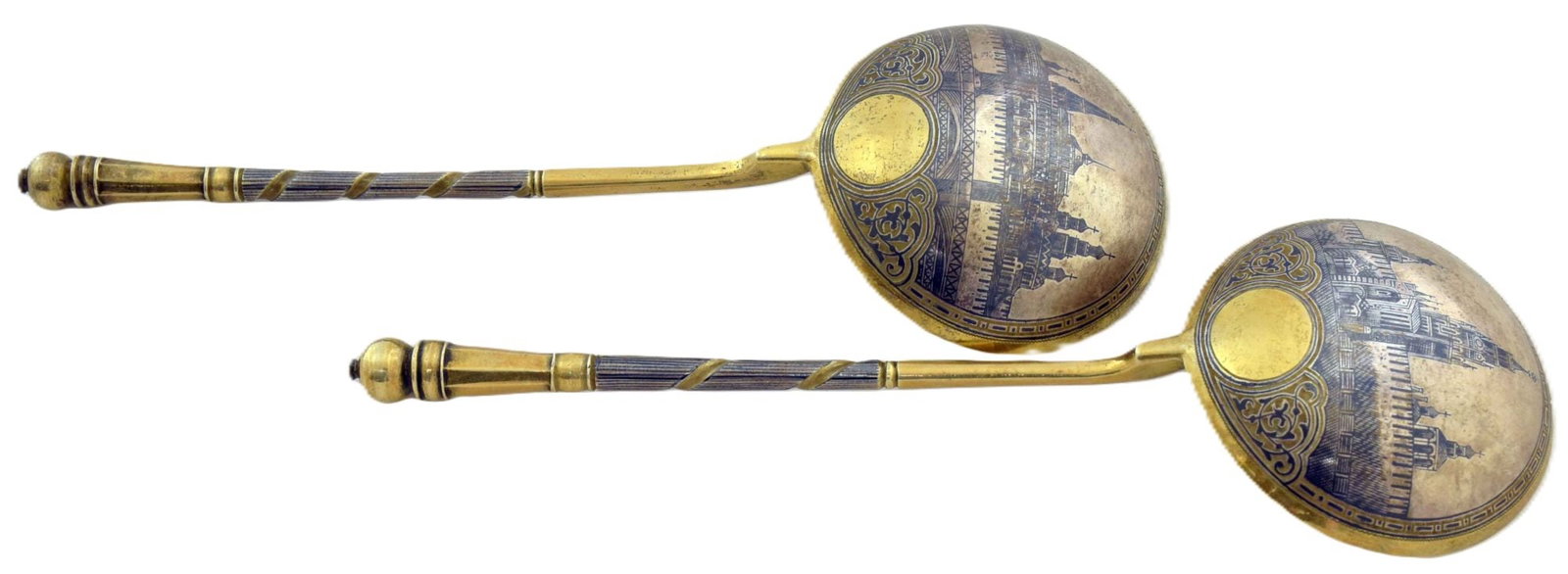 [Russian Revival style]. Set of 2 silver spoons depicting the Moscow Kremlin. - Russia, Moscow,: [Russian Revival style]. Set of 2 silver spoons depicting the Moscow Kremlin. - Russia, Moscow, 1896. - 19,5x6 cm. Weight: 142 g. Silver; casting, niello. Hallmark of .84 fineness, Moscow city coat of