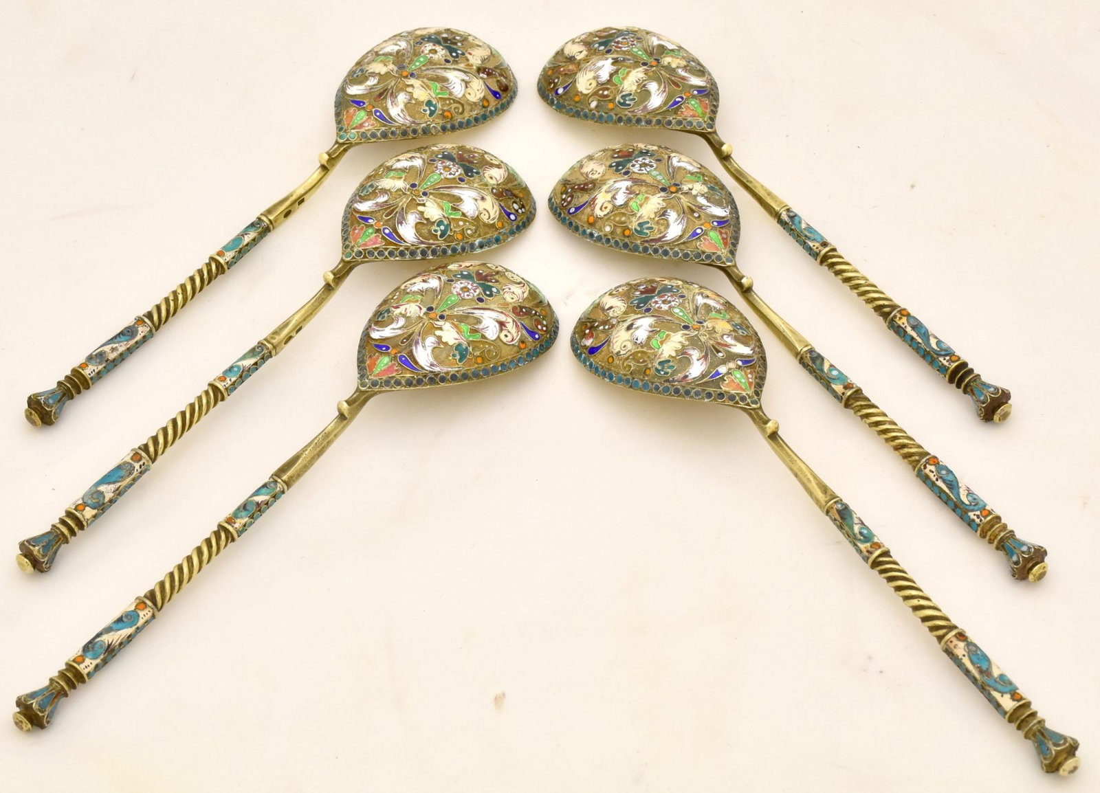 [Russian]. Set of 6 silver spoons with enamel. - Russia, early 20th century. - 4,5x20 cm. Weight: 38 (1 of 3)