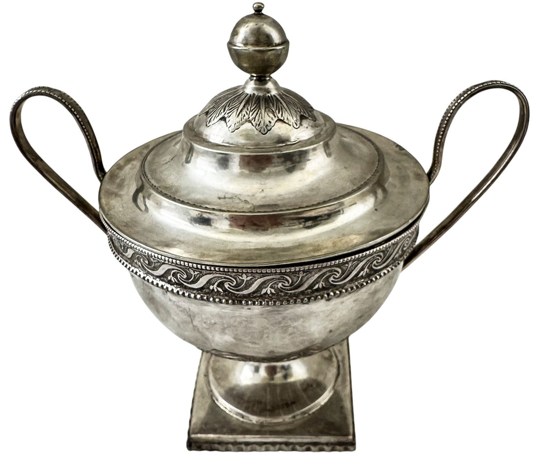 [Russian]. Silver vase with floral ornament. - Russia, 20th century. - 20x13x13 cm; 446 g. (1 of 5)