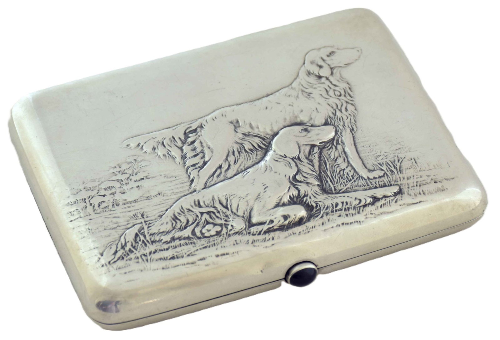 [Russian]. Silver cigarette case depicting hunting dogs. - USSR, 1930s. - 11x8,5x1,5 cm. Weight: 152 (1 of 4)