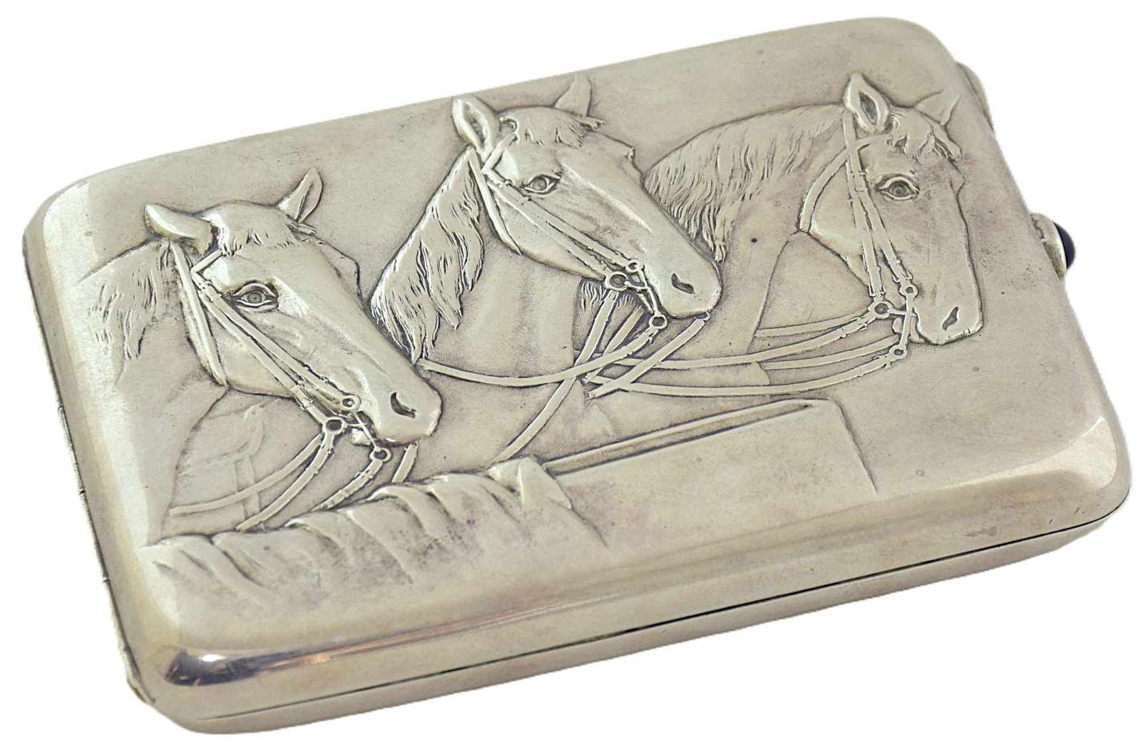 [Russian]. Silver cigarette case depicting three horses. - USSR, 1930s. - 11x7,5x1,5 cm. Weight: 156: [Russian]. Silver cigarette case depicting three horses. - USSR, 1930s. - 11x7,5x1,5 cm. Weight: 156 g. Silver; casting, minting, engraving. Semi-precious stone. Hallmark of .875 fineness, "worker's h