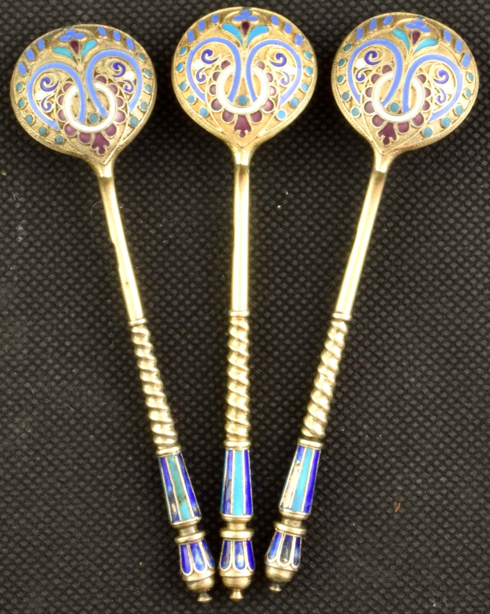 [Russian]. Set of 3 silver spoons with enamels. - Russia, 20th century. - 10,8x2,6 cm. Weight: 56 g. (1 of 3)