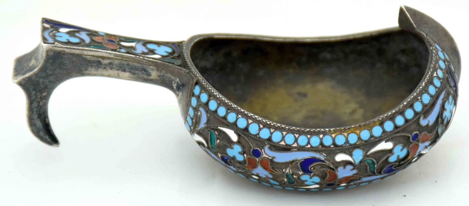[Russian]. Silver scoop ('kovsh') with enamels. - Russia, 20th century. - 5,5x10x4 cm. (1 of 6)