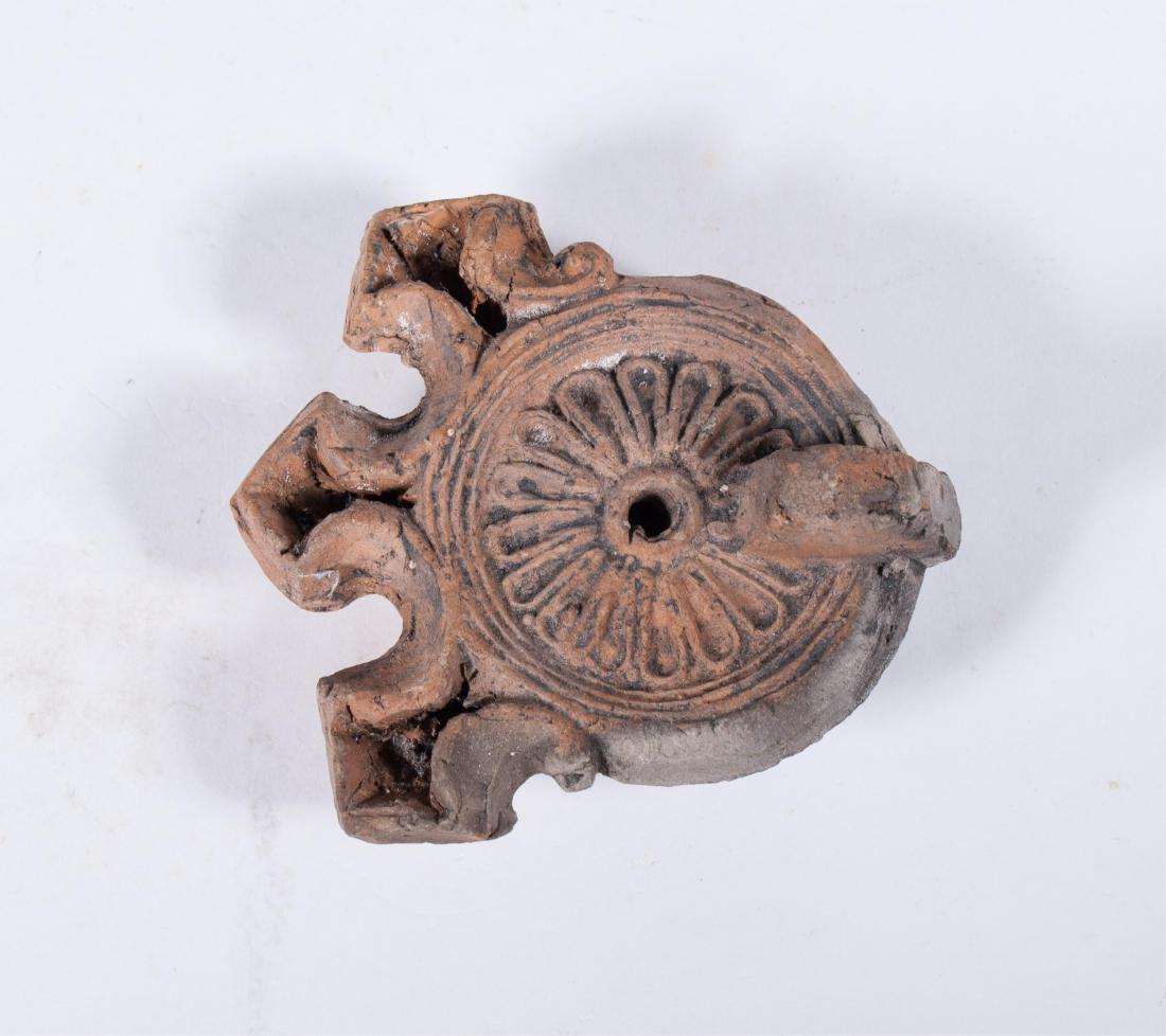 ANCIENT CORINTHIAN PERFUME FLASK, 600BC: Ancient corinthian Perfume Flask, 600BC height: 1.75in, width: 3.75in. good condition.