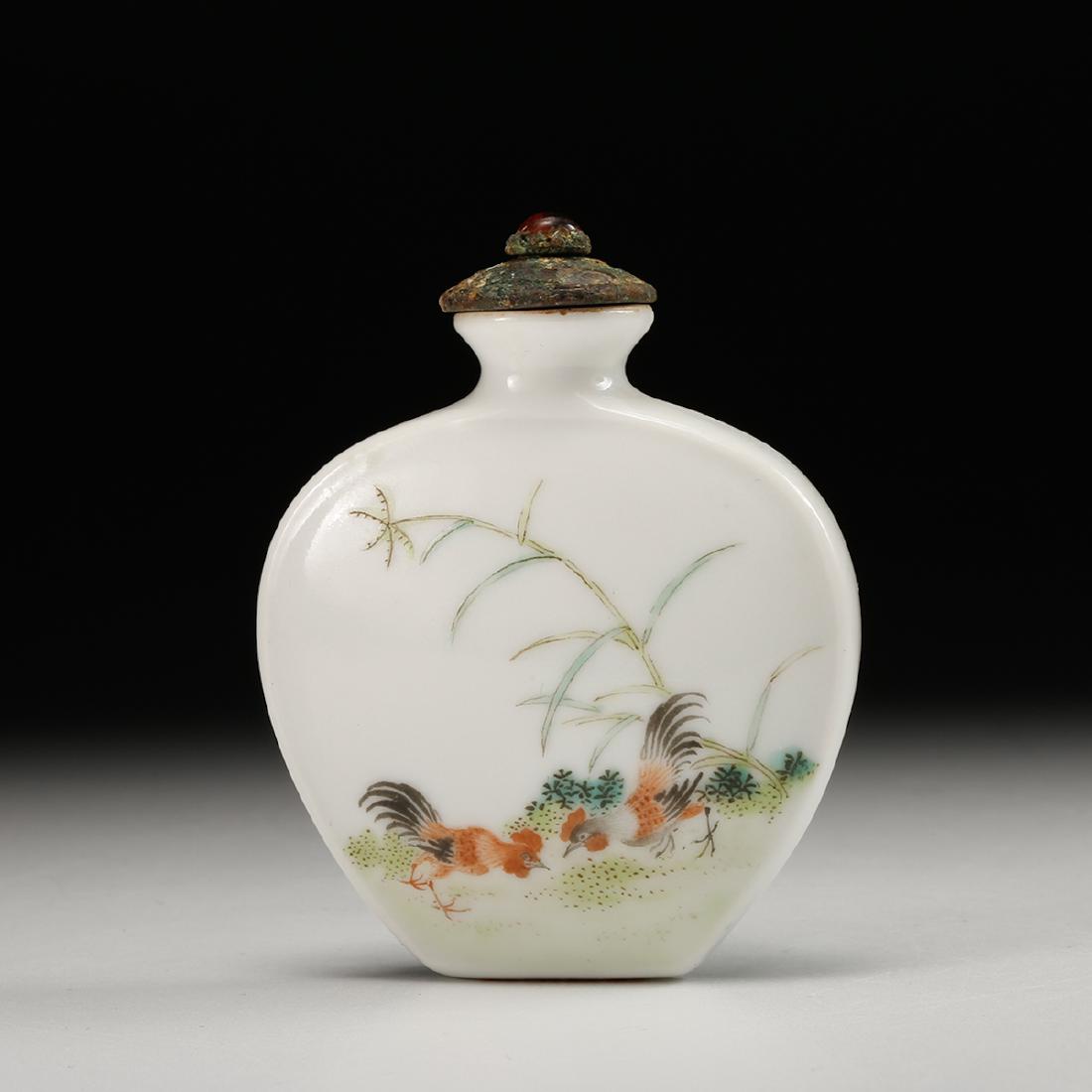 CHINESE FAMILLE ROSE SNUFF BOTTLE (1 of 10)