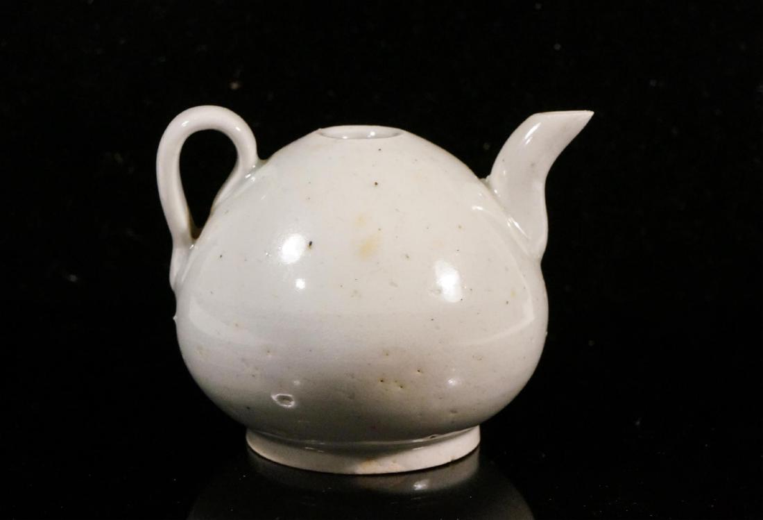 CHINESE CELADON WHITE GLAZED SCHOLAR WATER POT (1 of 6)