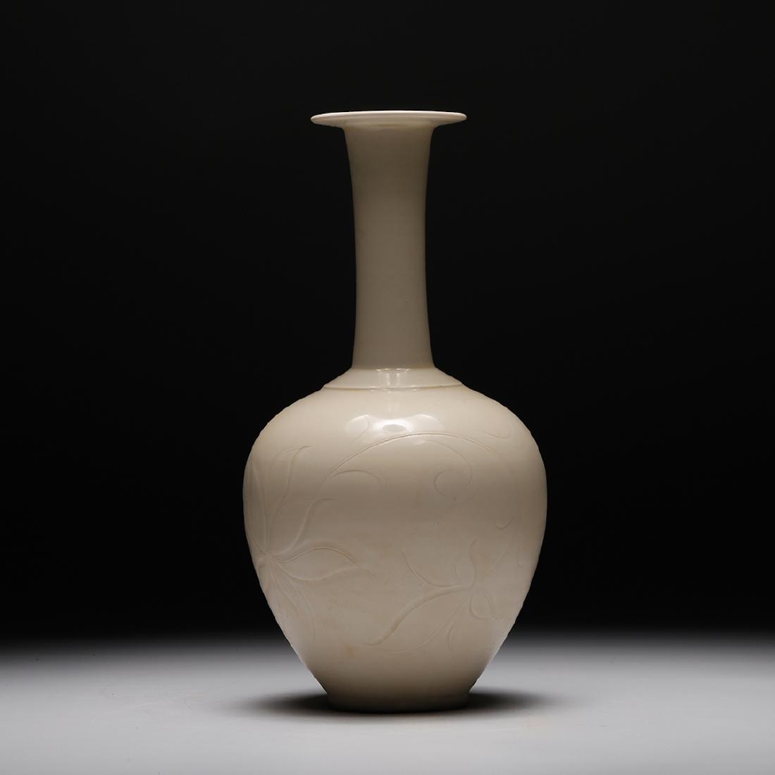 CHINESE DING KILN PORCELAIN VASE (1 of 7)