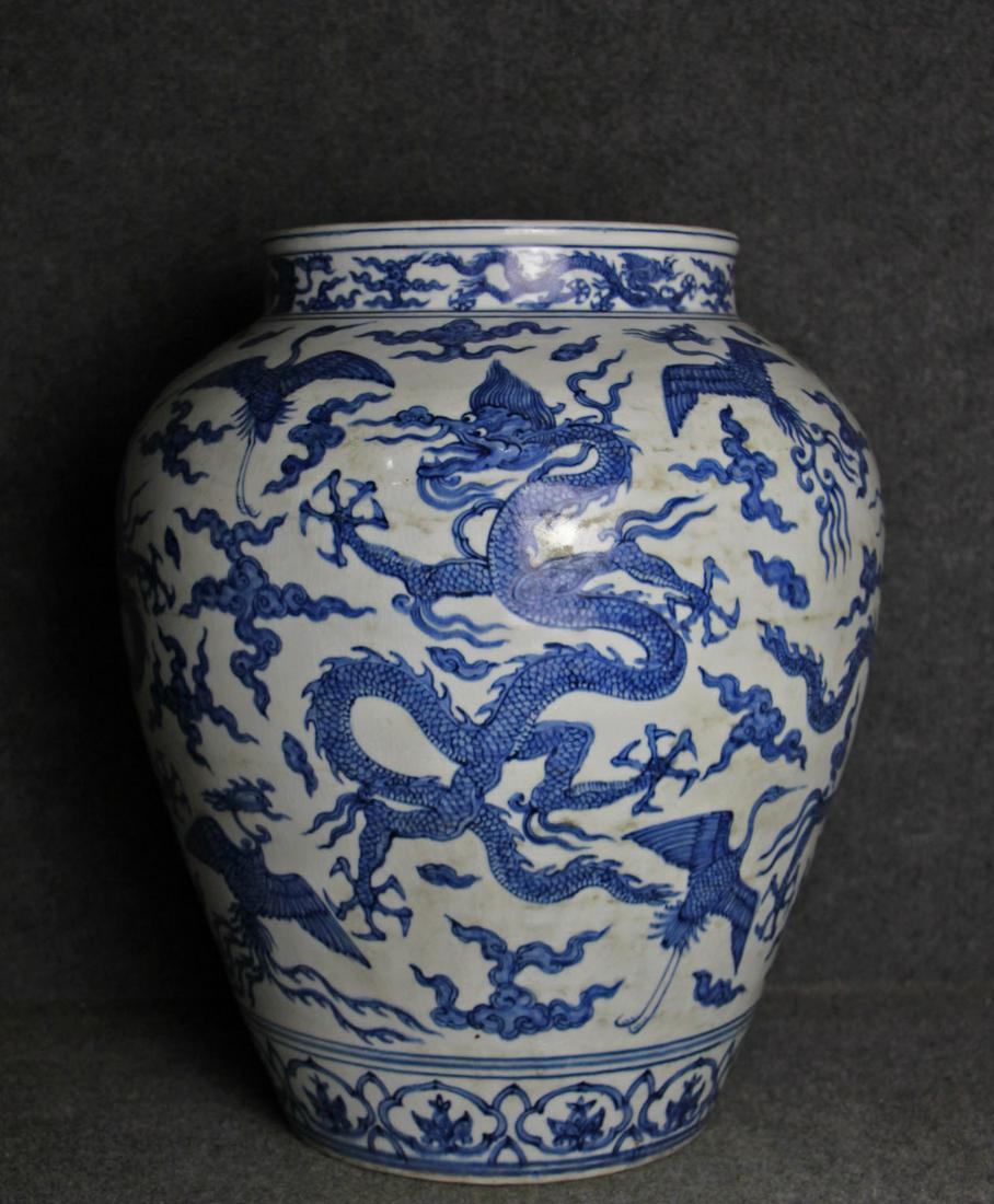 CHINESE BLUE WHITE DRAGON PORCELAIN JAR: Height: 15.7 inches. Mouth diameter: 8.7 inches. Height: 40cm Mouth diameter: 22cm Provenance: From the collections of Mr. Ross estates from New York.