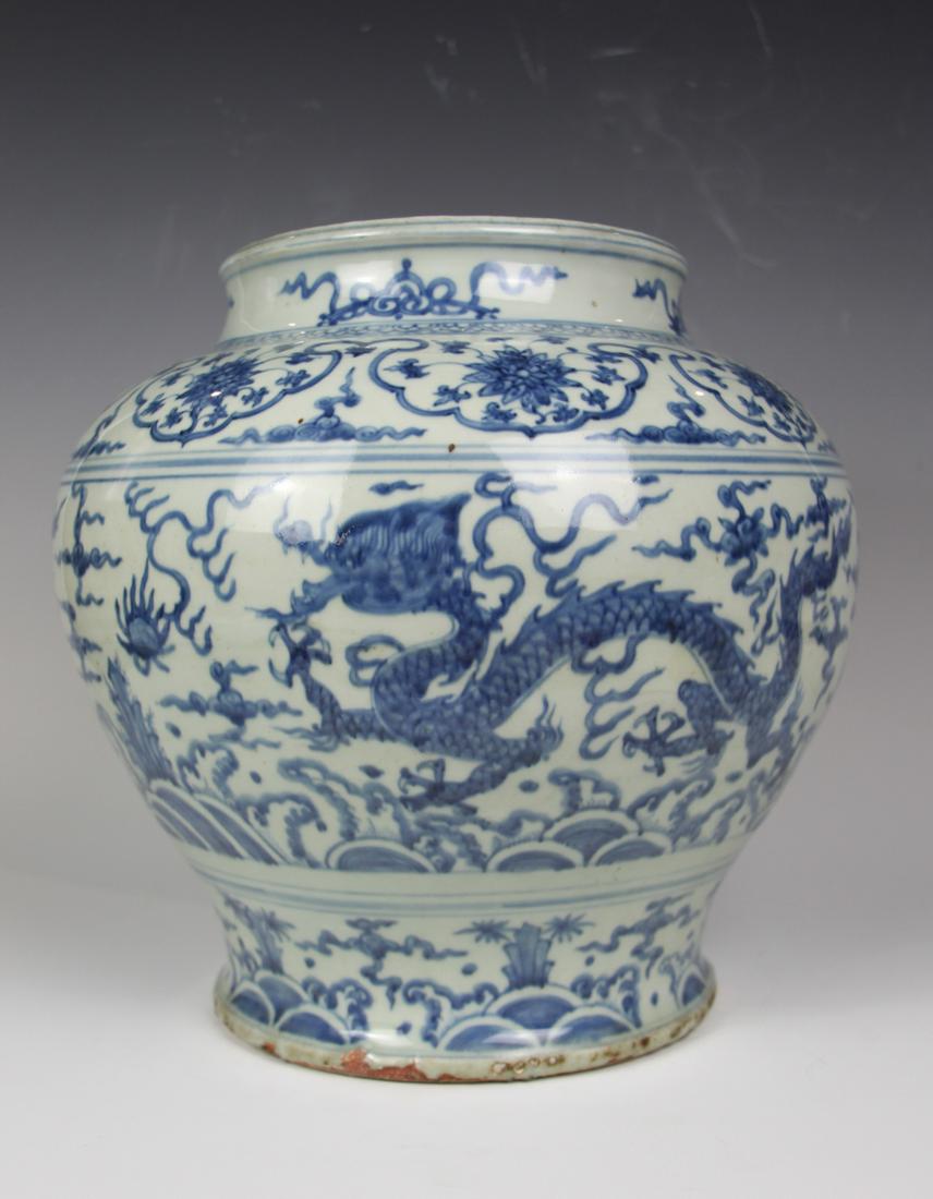 CHINESE BLUE WHITE DRAGON PORCELAIN JAR: Height: 12.2 Inch, Mouth Diameter: 7.1 Inch , Height: 31cm , Mouth Diameter: 18cm , Provenance: collection of Mr. Kent Ho, Richmond town, NY.