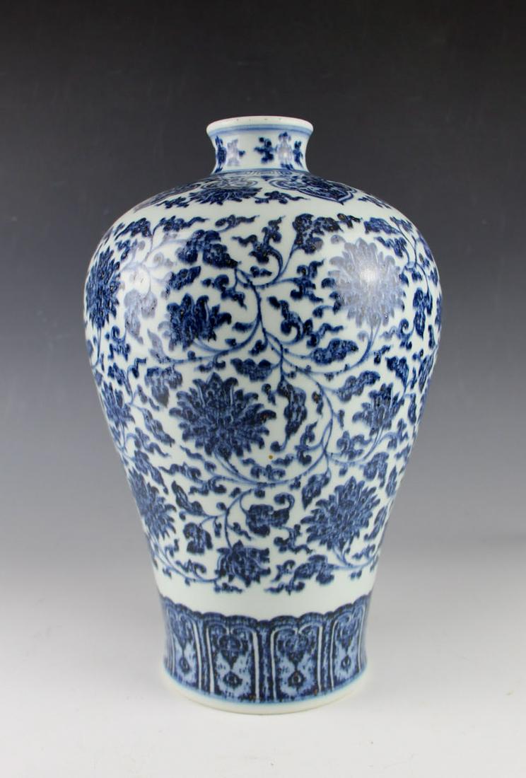 CHINESE BLUE WHITE FOLIAGE MEIPING VASE: Height: 12.6 Inch, Mouth Diameter: 2.4 Inch , Height: 32cm , Mouth Diameter: 6cm , Provenance: collection of Mr. Kent Ho, Richmond town, NY.