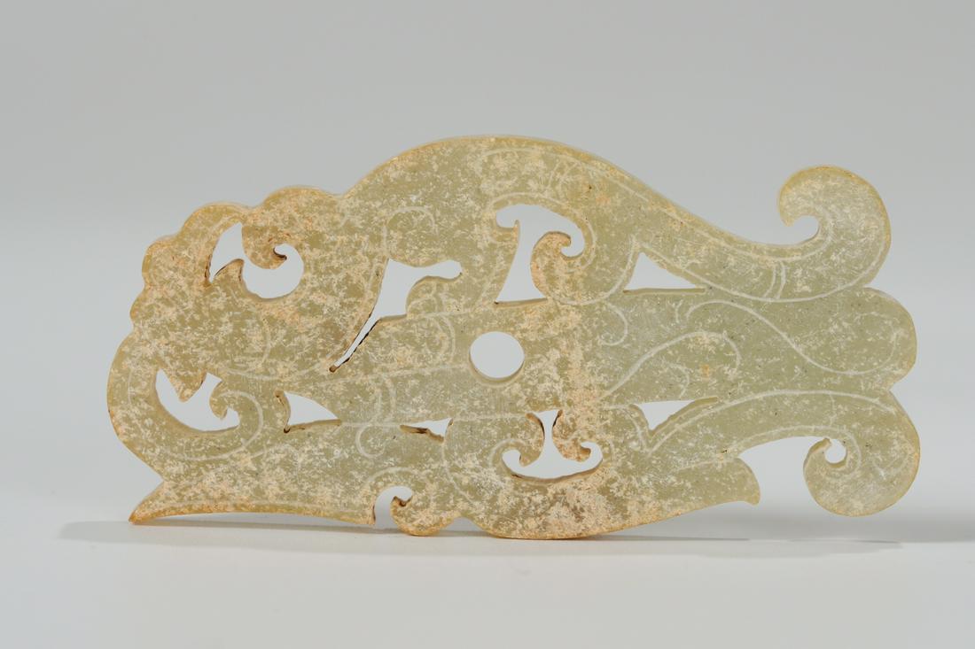 CHINESE ARCHAIC JADE PENDANT (1 of 11)